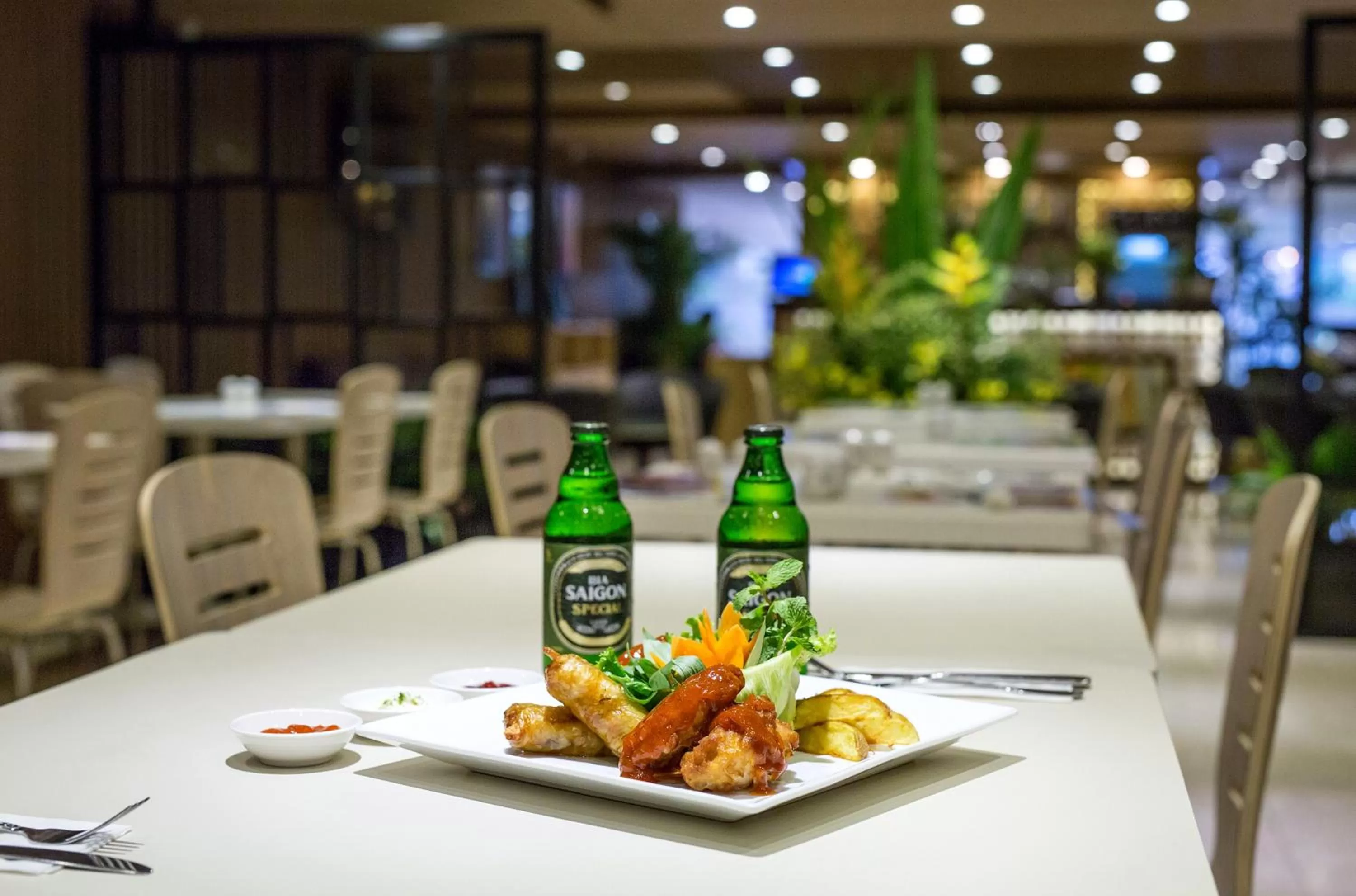 Restaurant/places to eat in Avanti Hotel