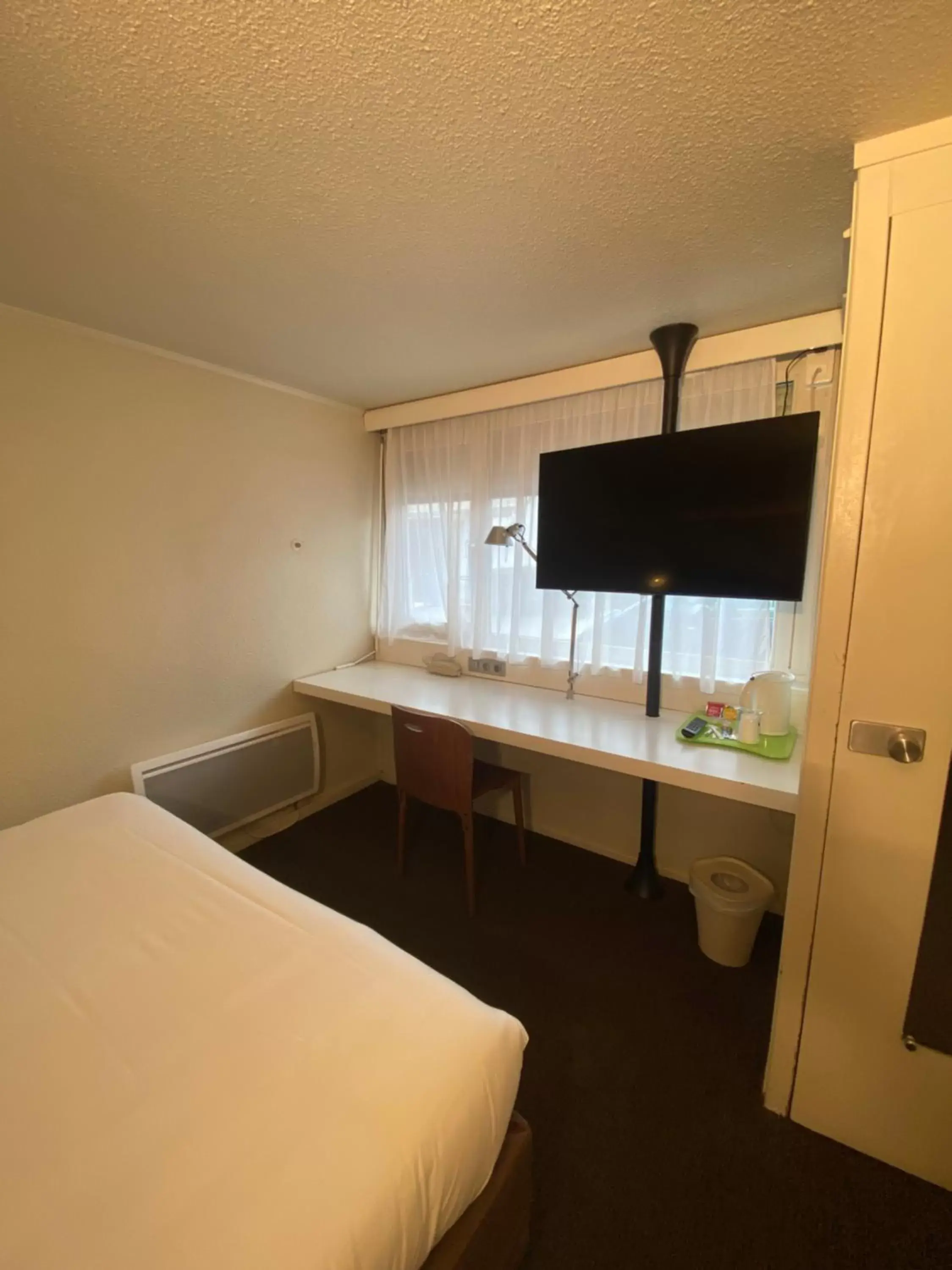 TV and multimedia, Bed in Campanile Nantes ~ Rezé Aéroport TV and multimedia, Bed in Campanile Nantes ~ Rezé Aéroport