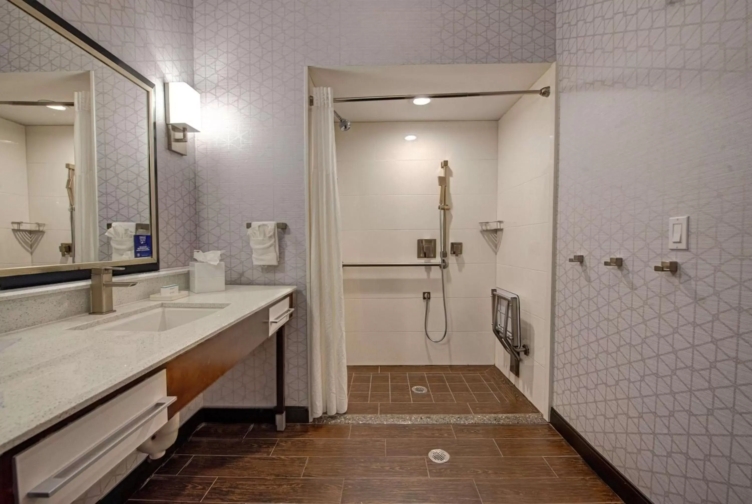 Bathroom in Hampton Inn & Suites By Hilton - Rockville Centre