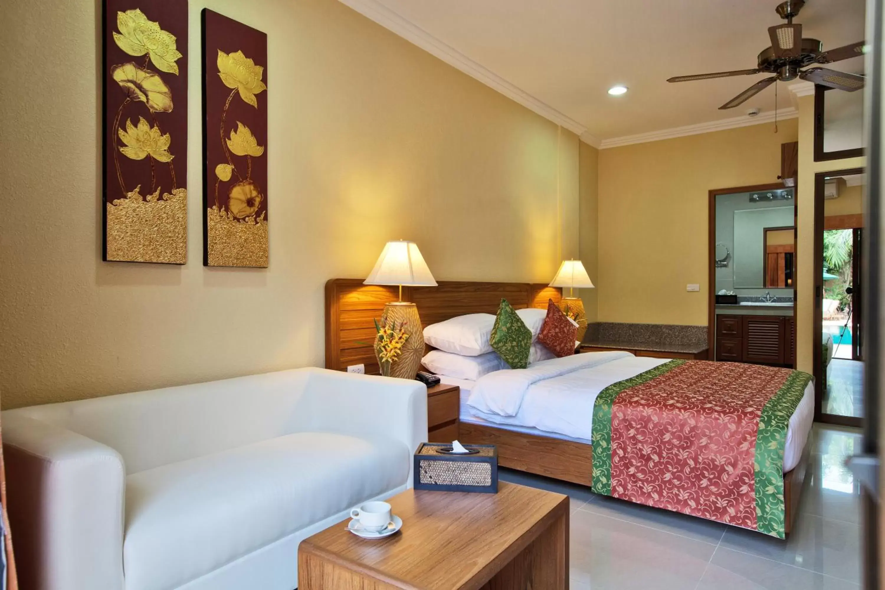 Photo of the whole room, Bed in Baan Souy Resort