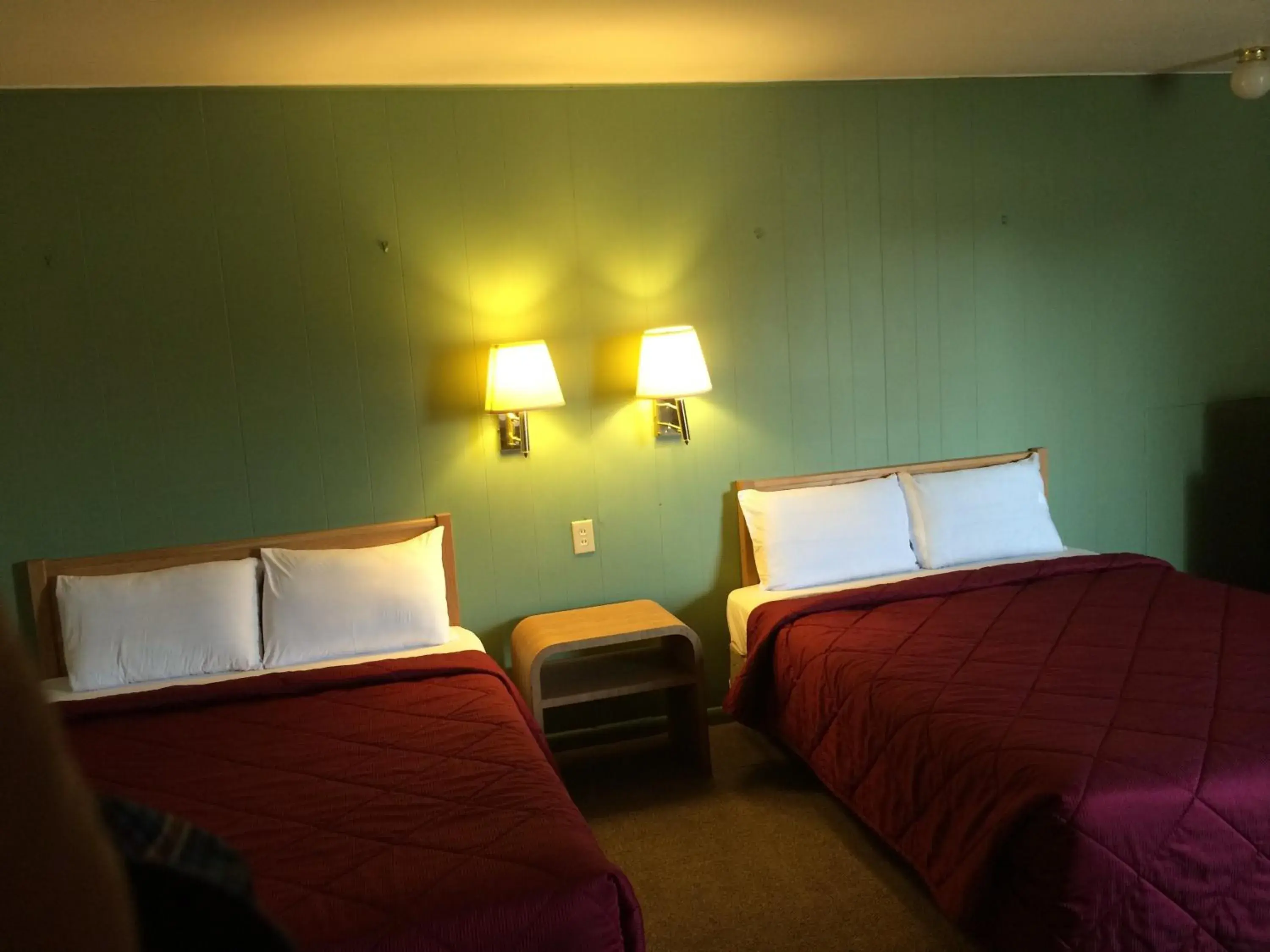 Bed in Super 7 Motel