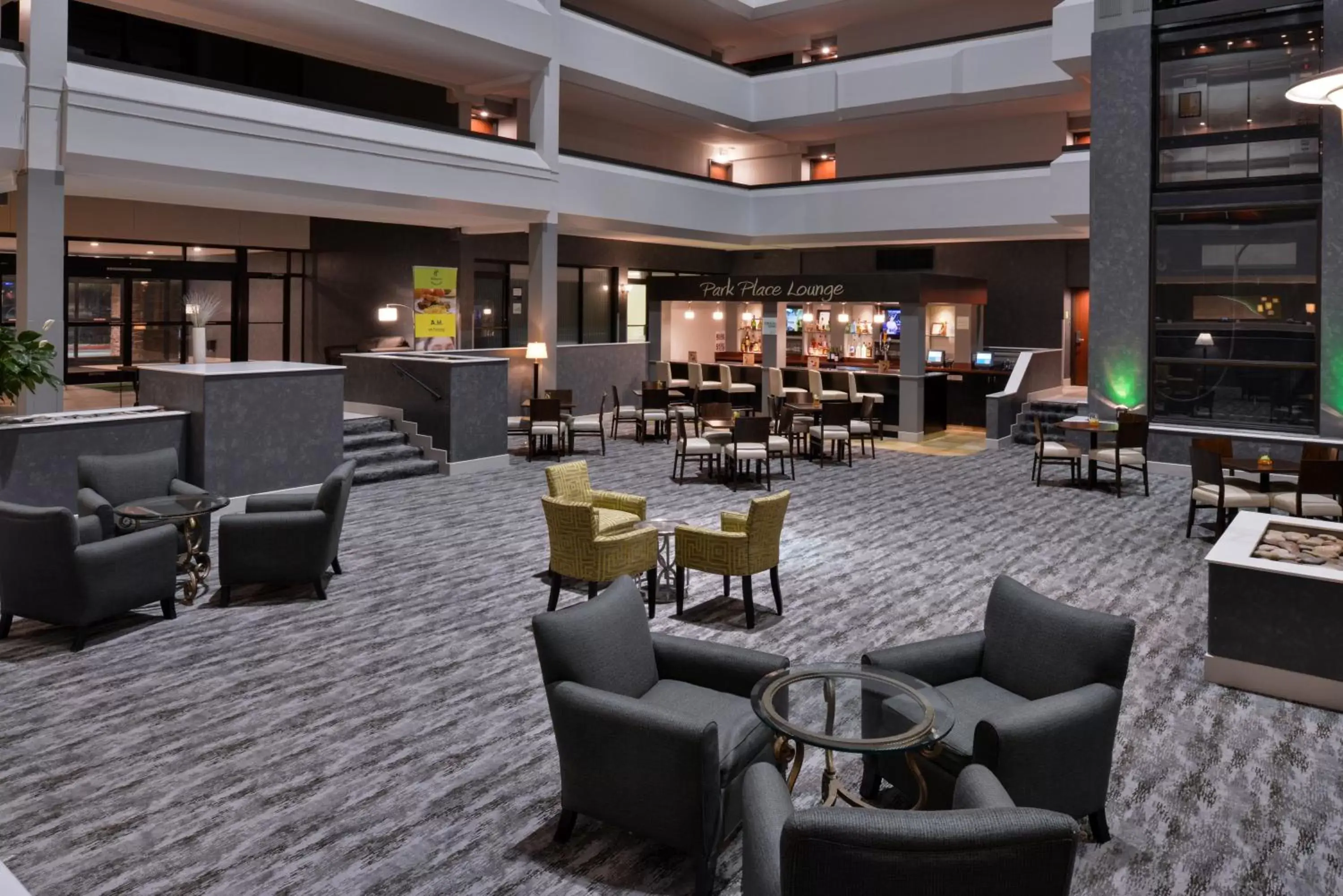 Restaurant/places to eat, Lounge/Bar in Holiday Inn Hotel and Suites Beaumont-Plaza I-10 & Walden, an IHG Hotel