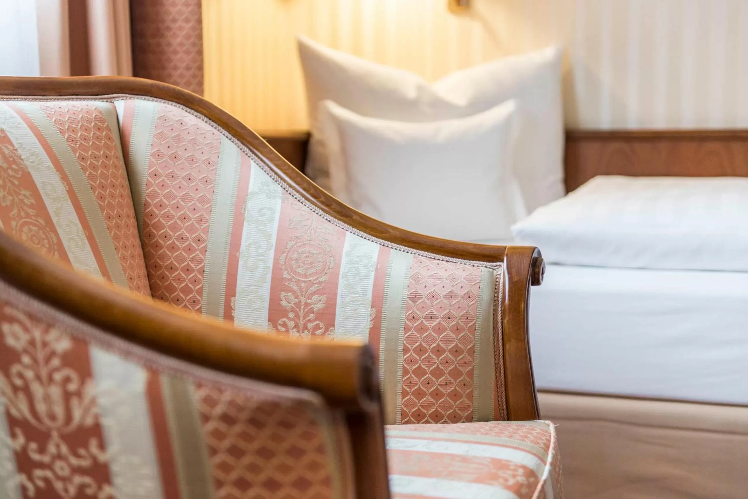 Decorative detail, Bed in Trip Inn Stadthotel Coburg