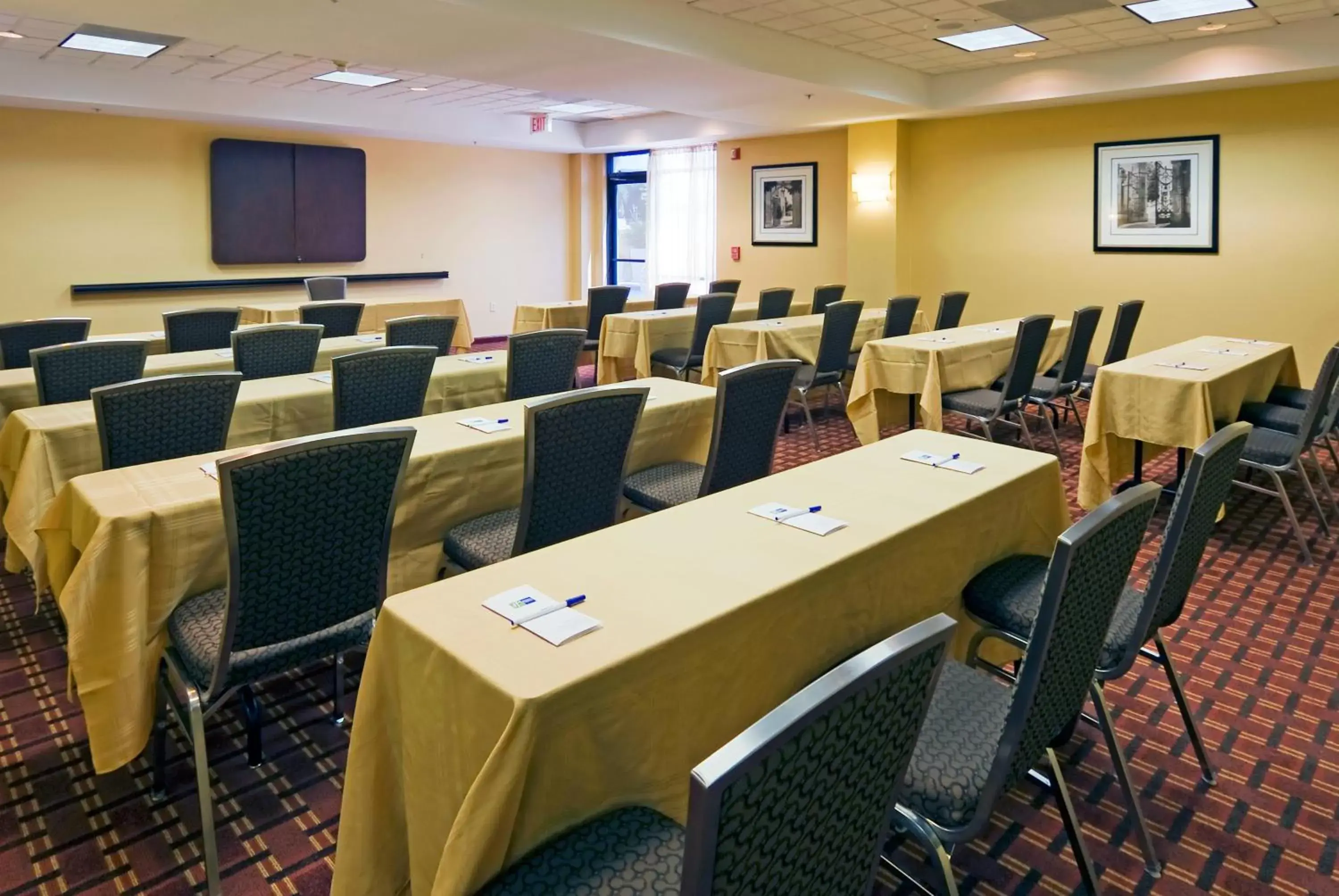 Meeting/conference room in Holiday Inn Express Hotel & Suites Kendall East-Miami, an IHG Hotel