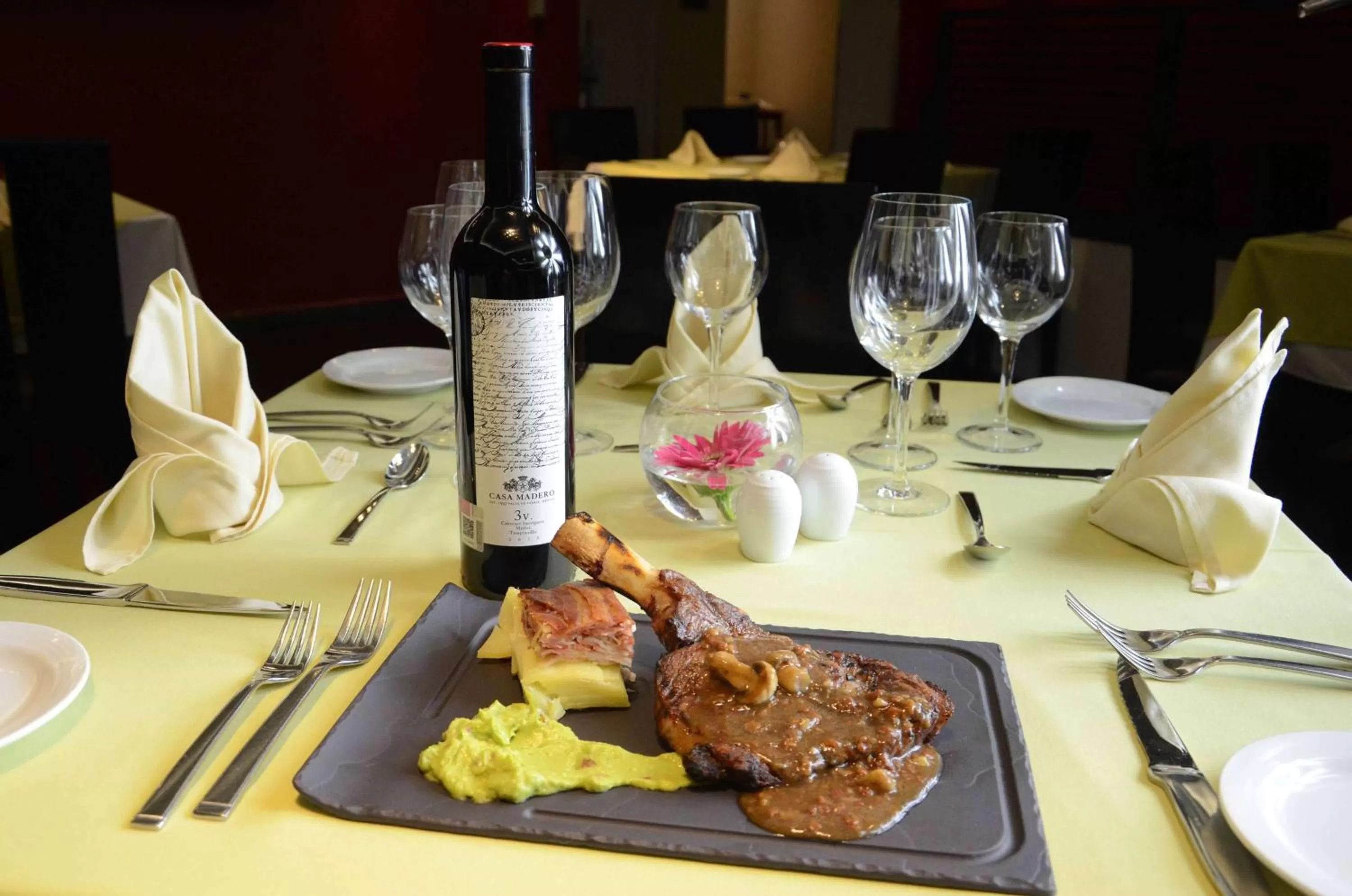 Restaurant/places to eat in Hilton Mexico City Airport