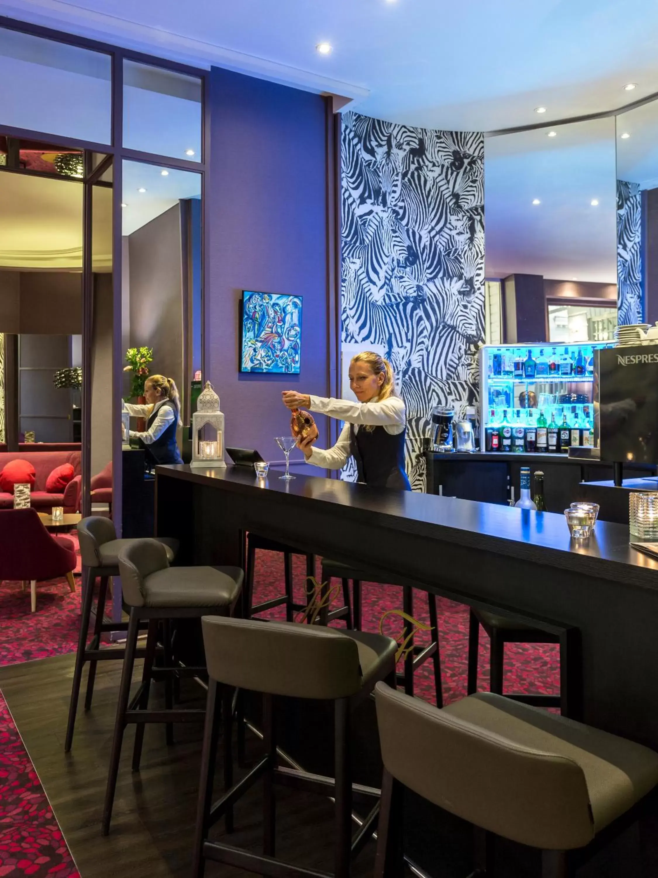 Lounge or bar, Restaurant/Places to Eat in Oceania l'Hôtel de France Nantes