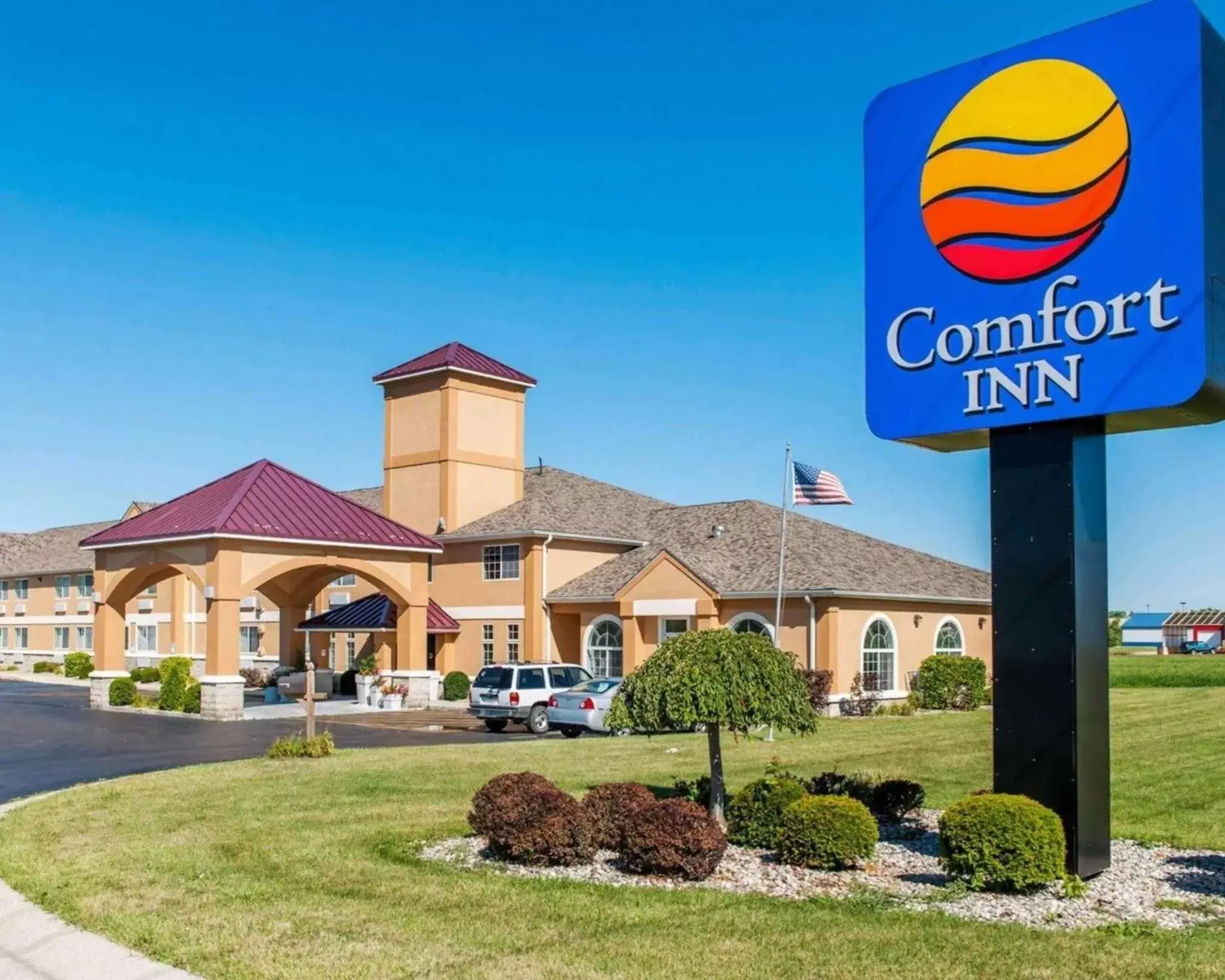 Property building in Comfort Inn Near Ouabache State Park