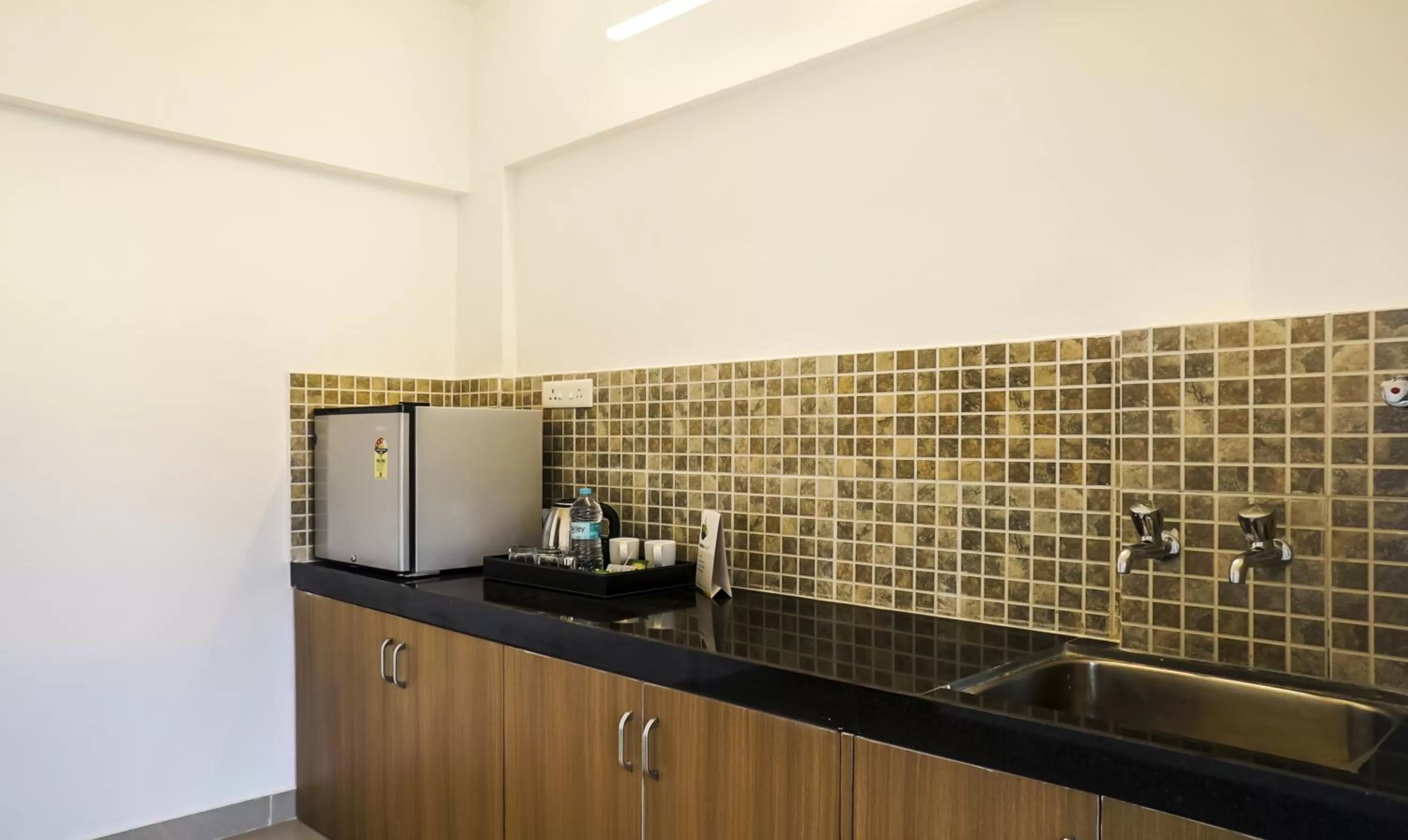 Coffee/tea facilities in Treebo Luxe Suite, Shivaji Nagar