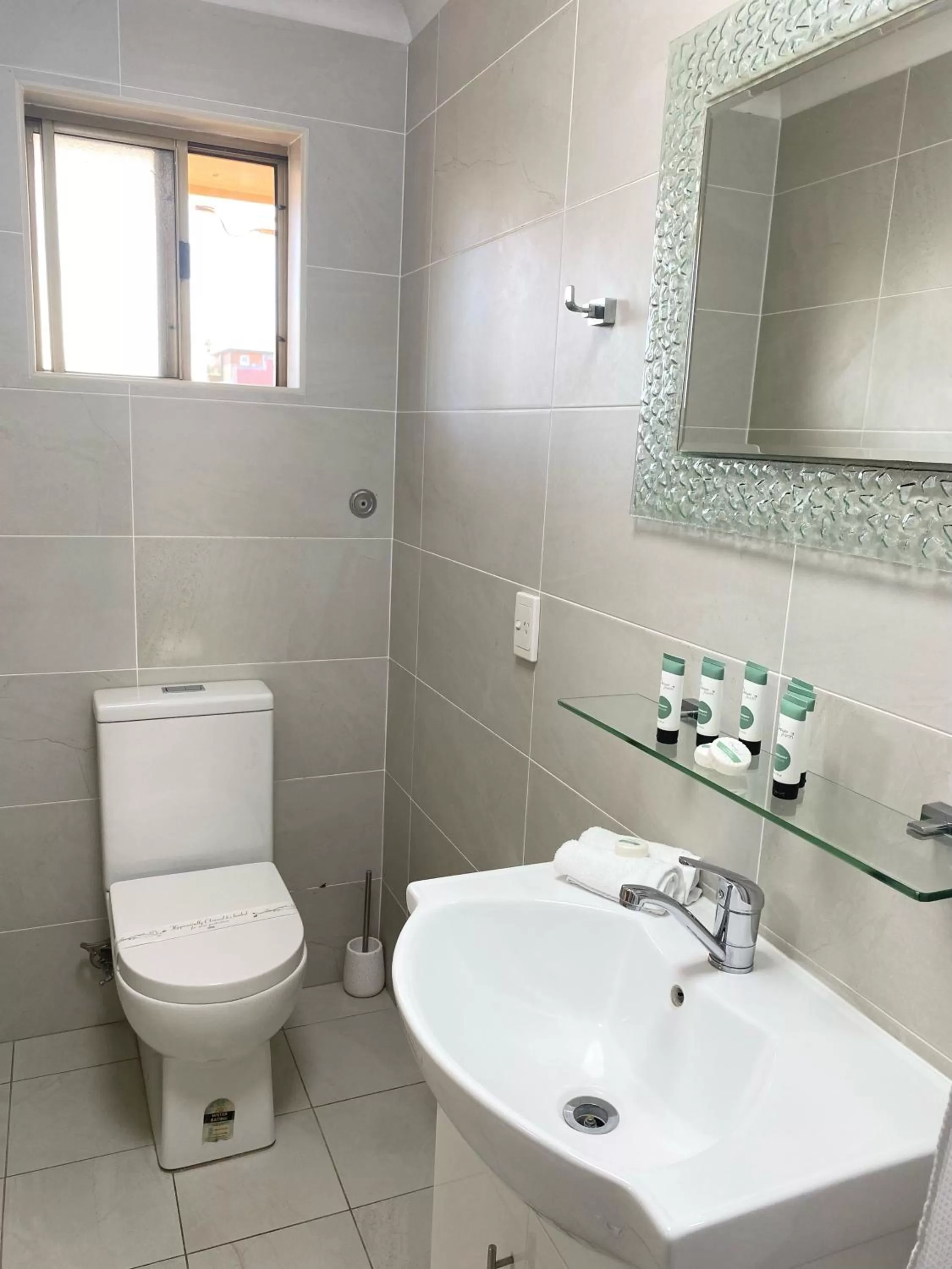 Bathroom in Tallarook Motor Inn