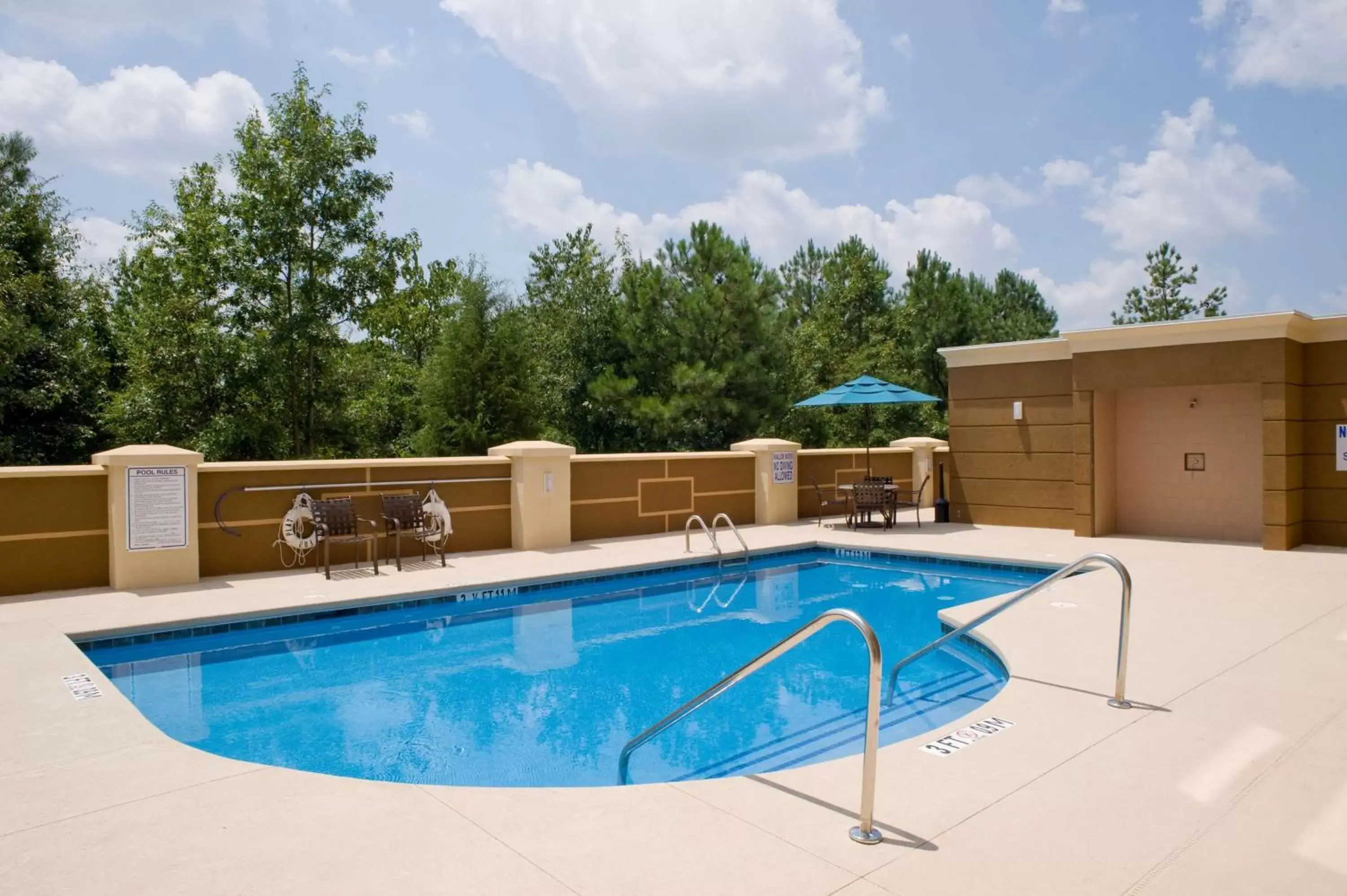 Pool view in Hampton Inn Anderson/Alliance Business Park Pool view in Hampton Inn Anderson/Alliance Business Park