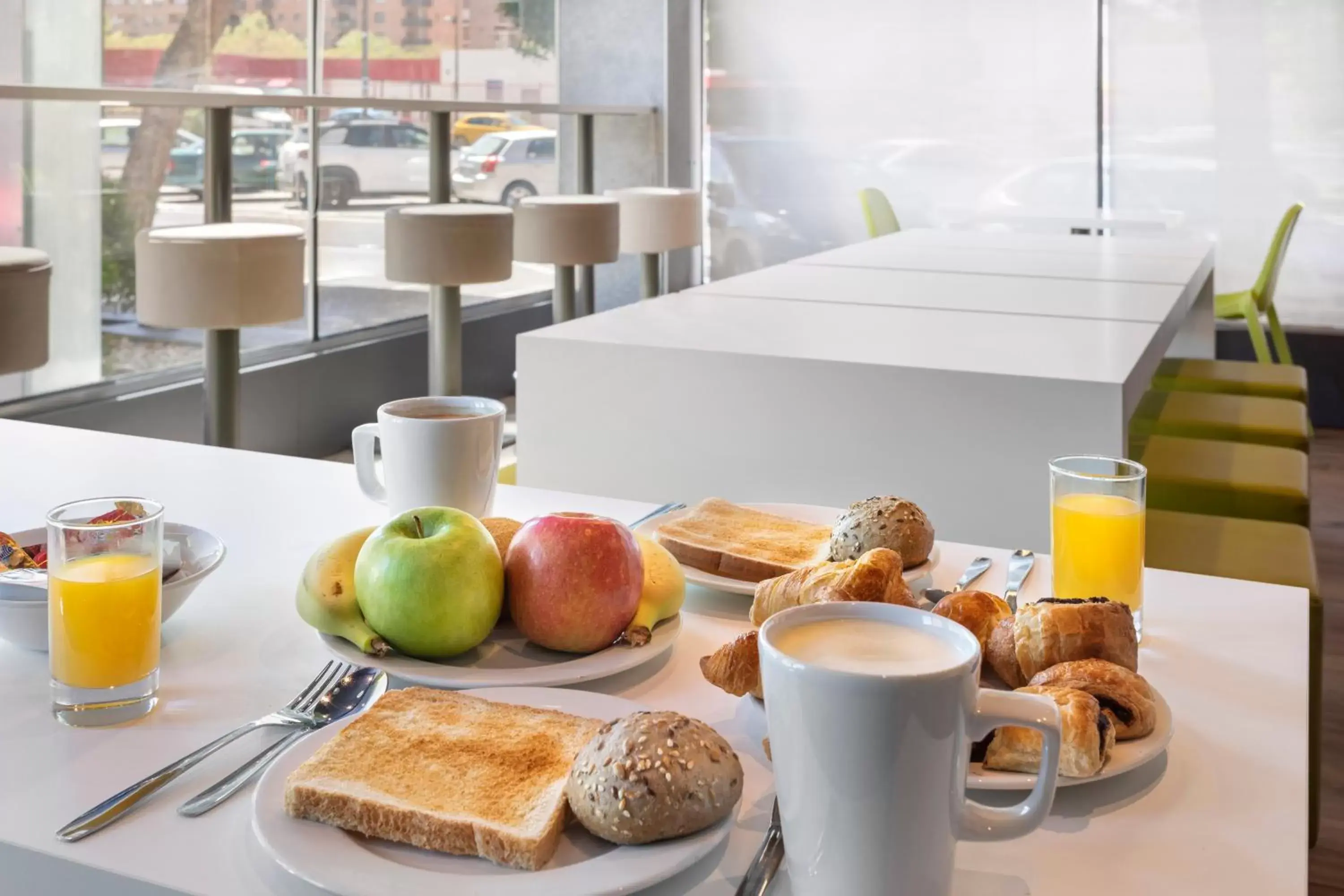 Breakfast in B&B HOTEL Zaragoza Plaza Mozart