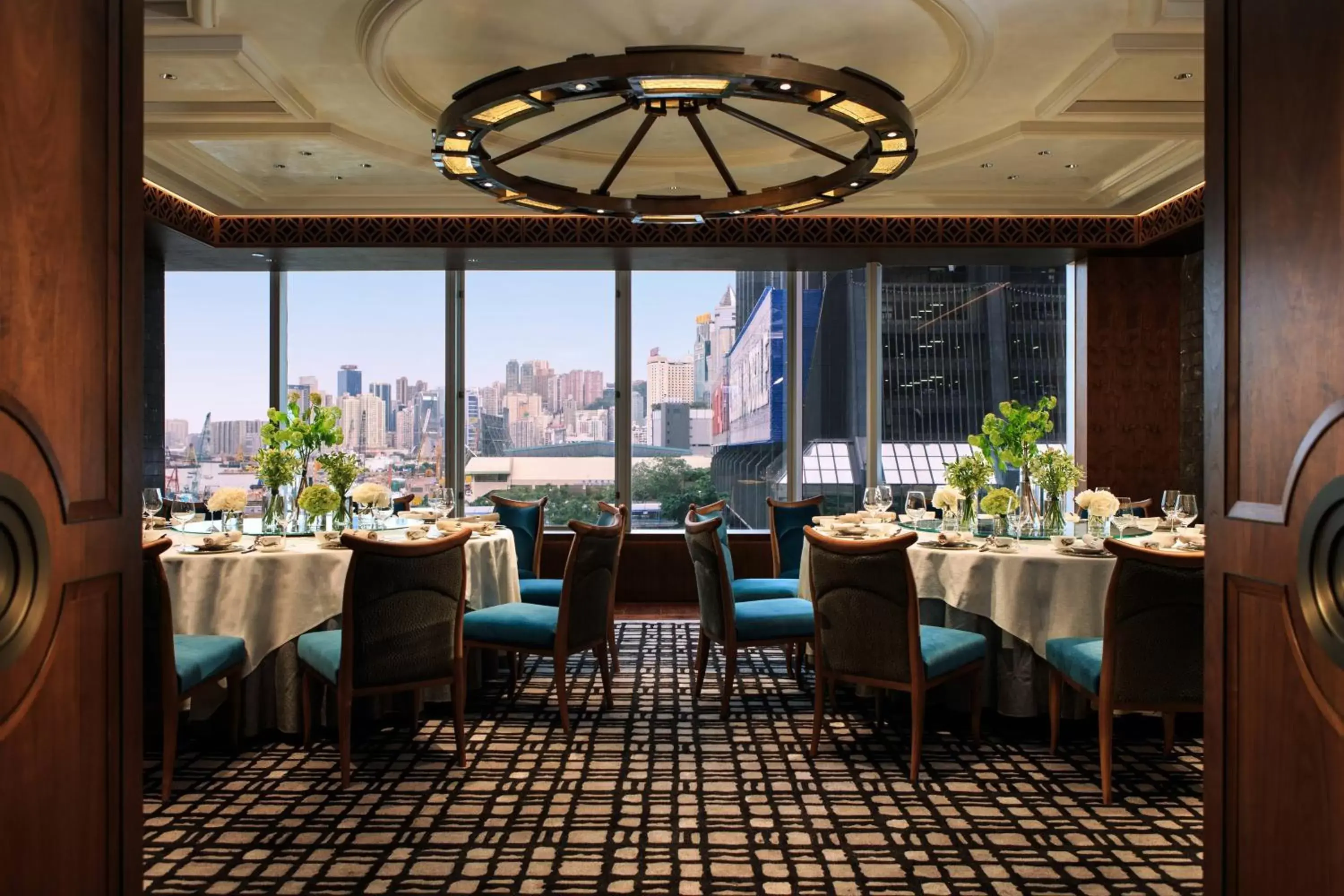 Restaurant/Places to Eat in Renaissance Hong Kong Harbour View Hotel