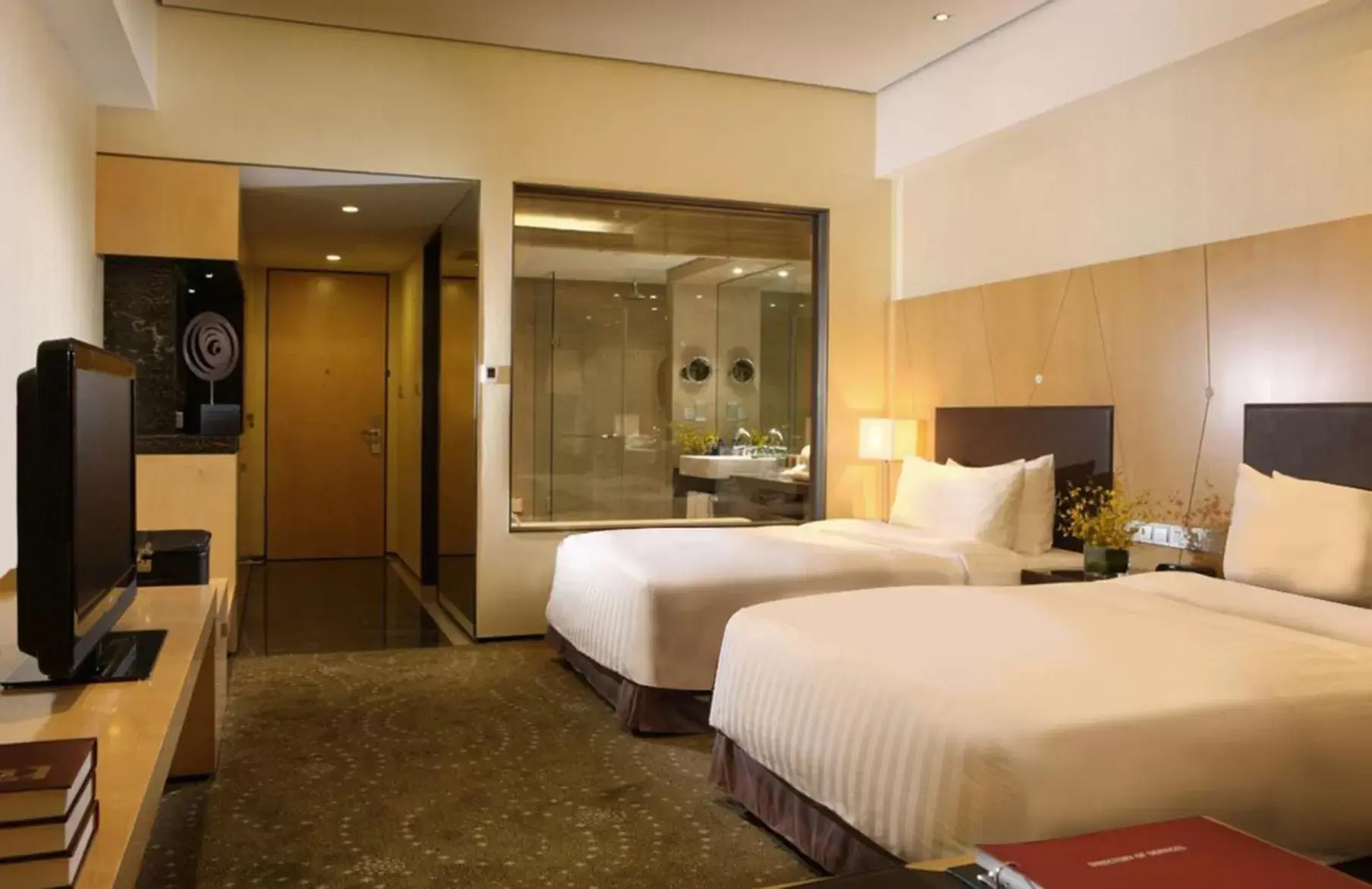 Photo of the whole room, Bed in Crowne Plaza Tianjin Binhai, an IHG Hotel