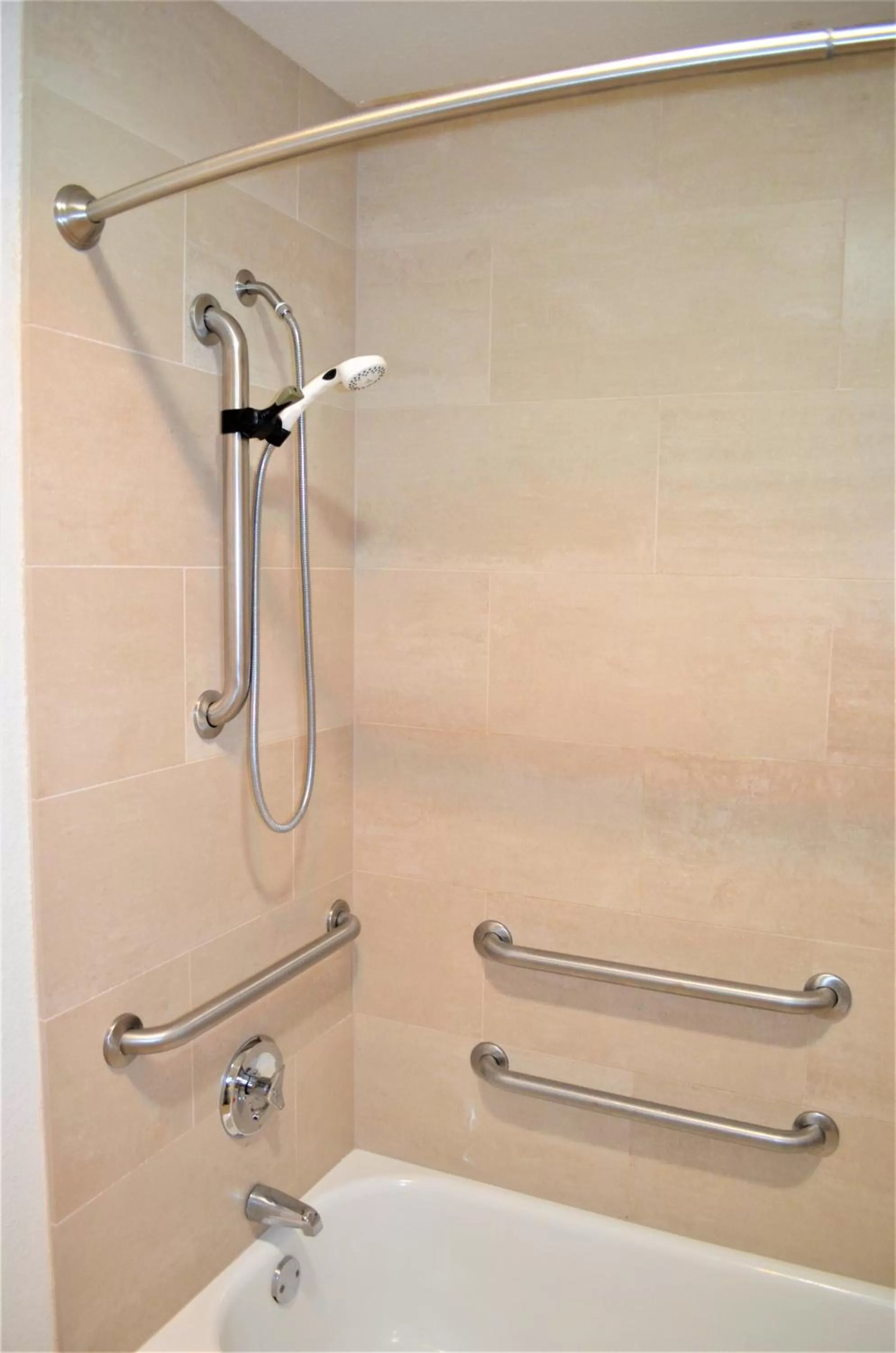 Shower, Bathroom in Shilo Inns Suites The Dalles