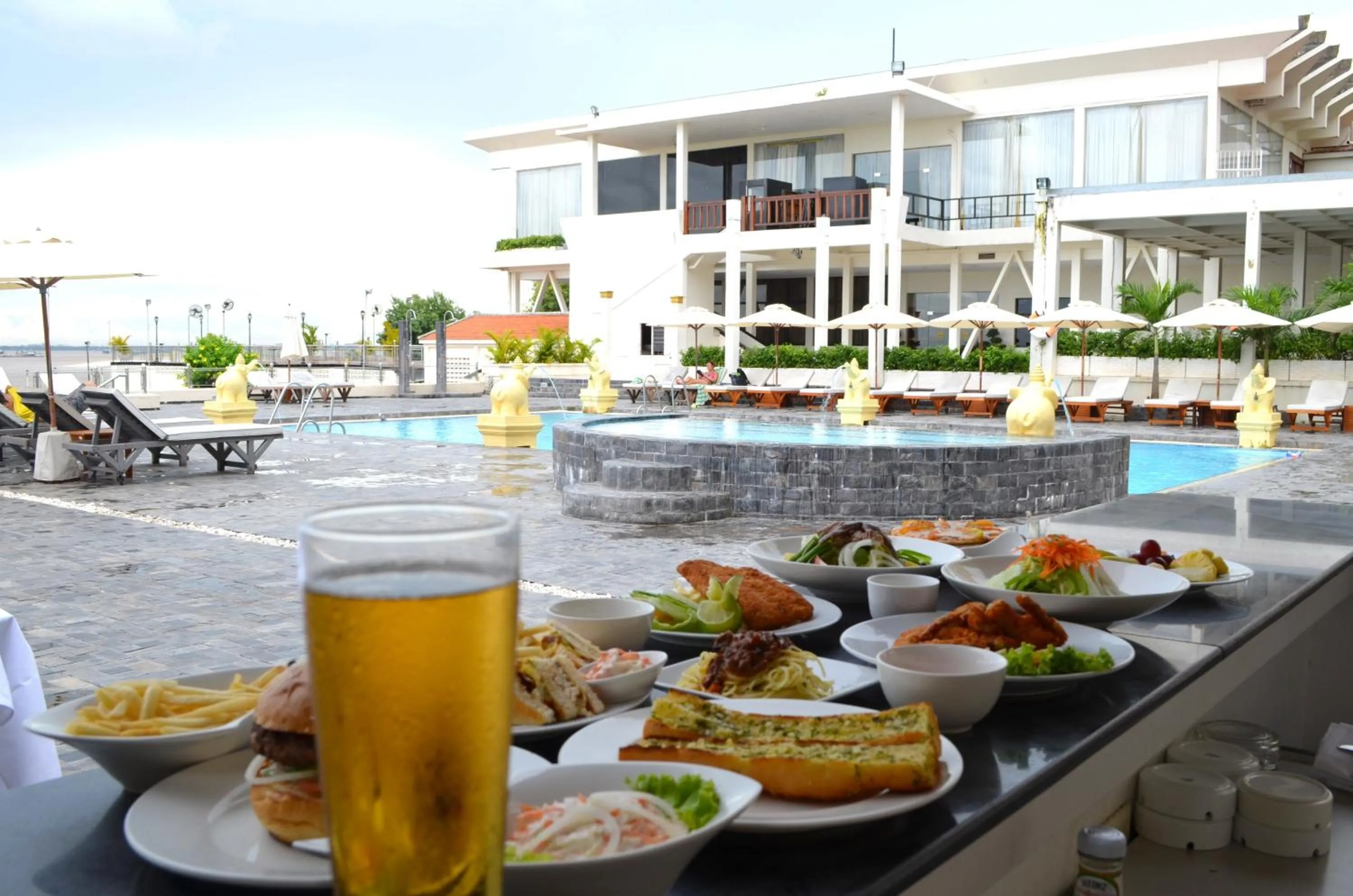 Facade/entrance in Hotel Cambodiana