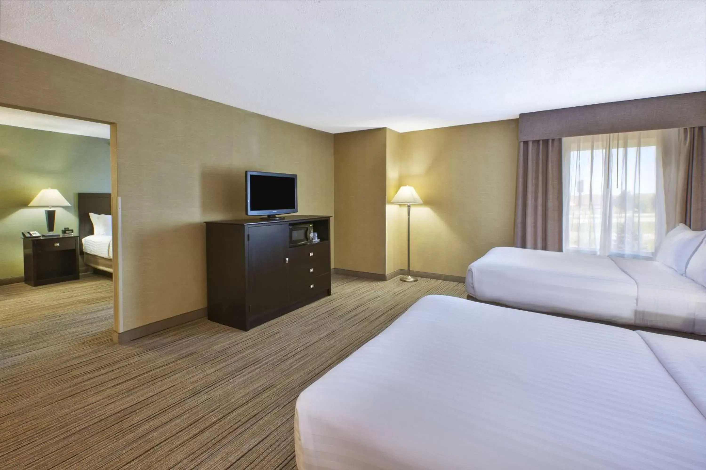 Photo of the whole room, Bed in Country Inn & Suites by Radisson Benton Harbor-St Joseph MI