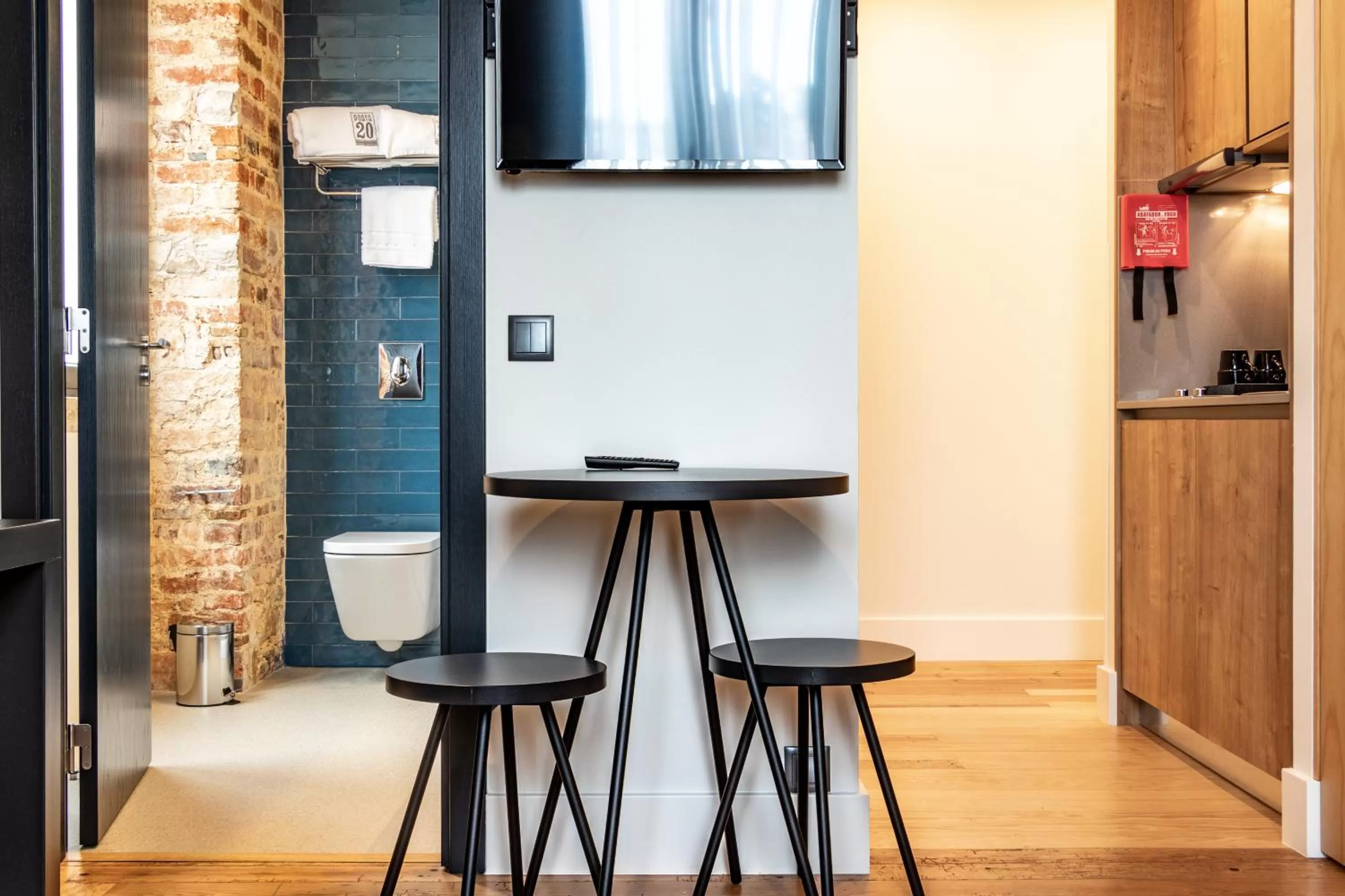 Kitchen or kitchenette in Porta 20 Boutique Guesthouse