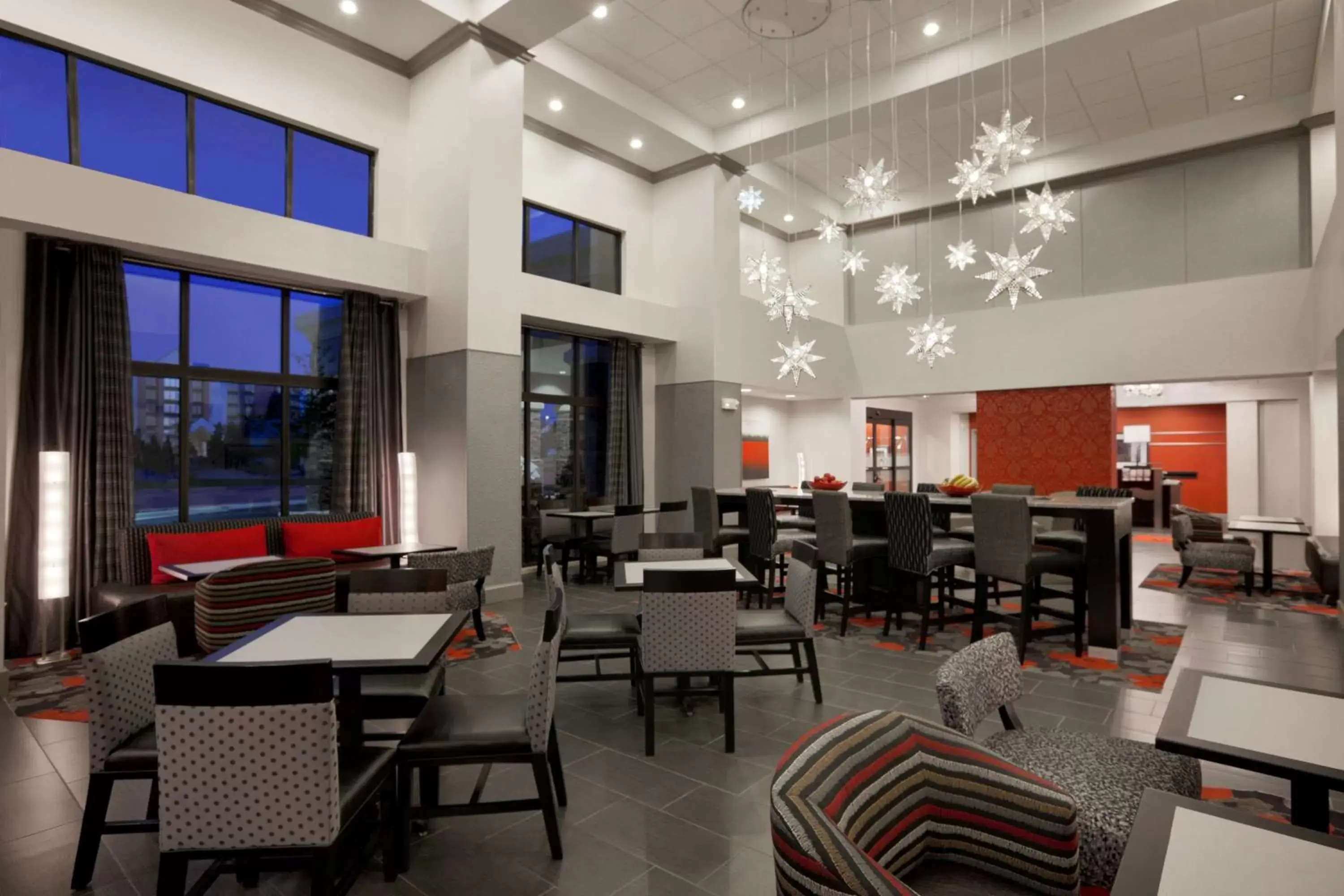 Lobby or reception, Restaurant/Places to Eat in Hampton Inn and Suites Roanoke Airport/Valley View Mall