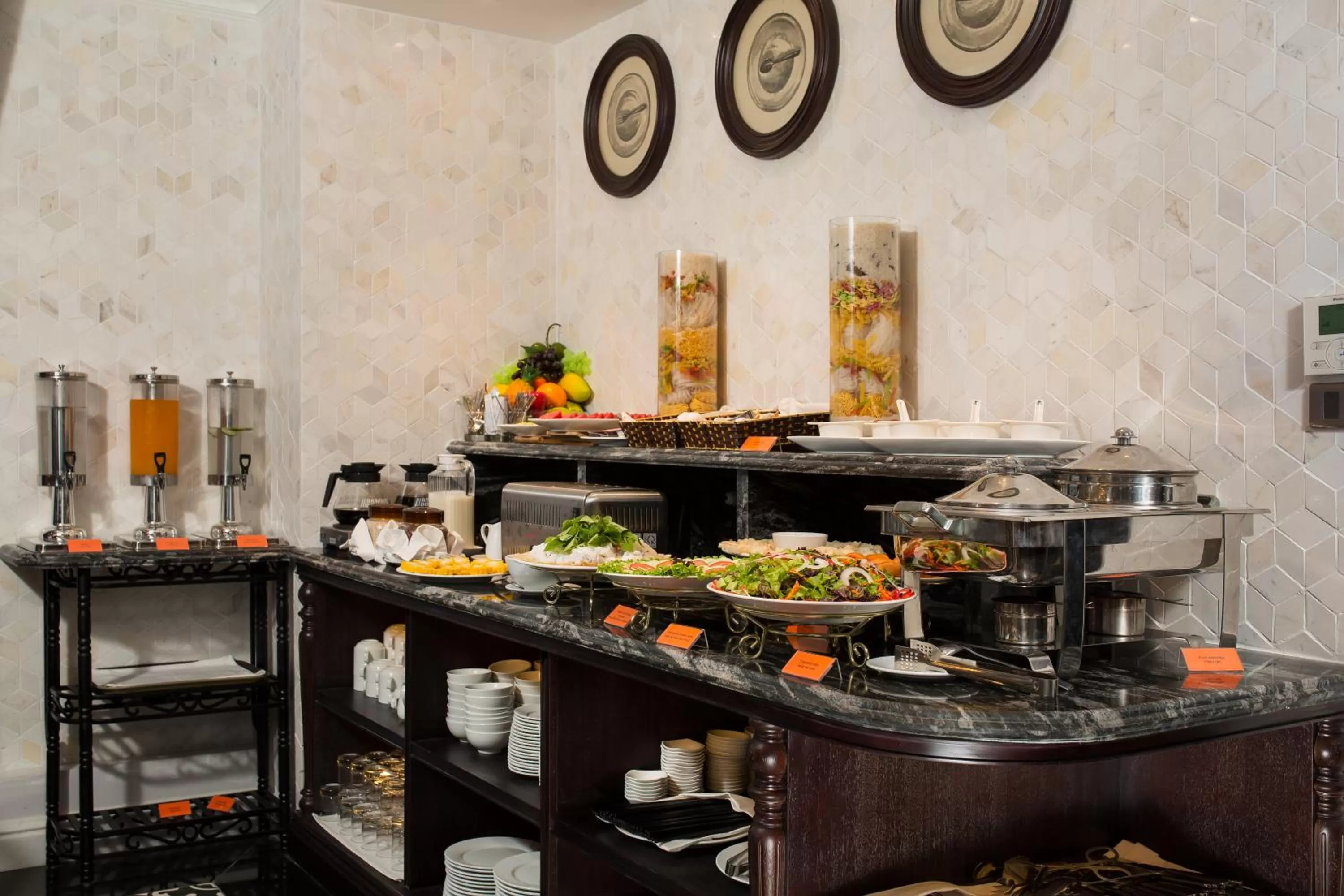 Restaurant/places to eat in Canary Hotel