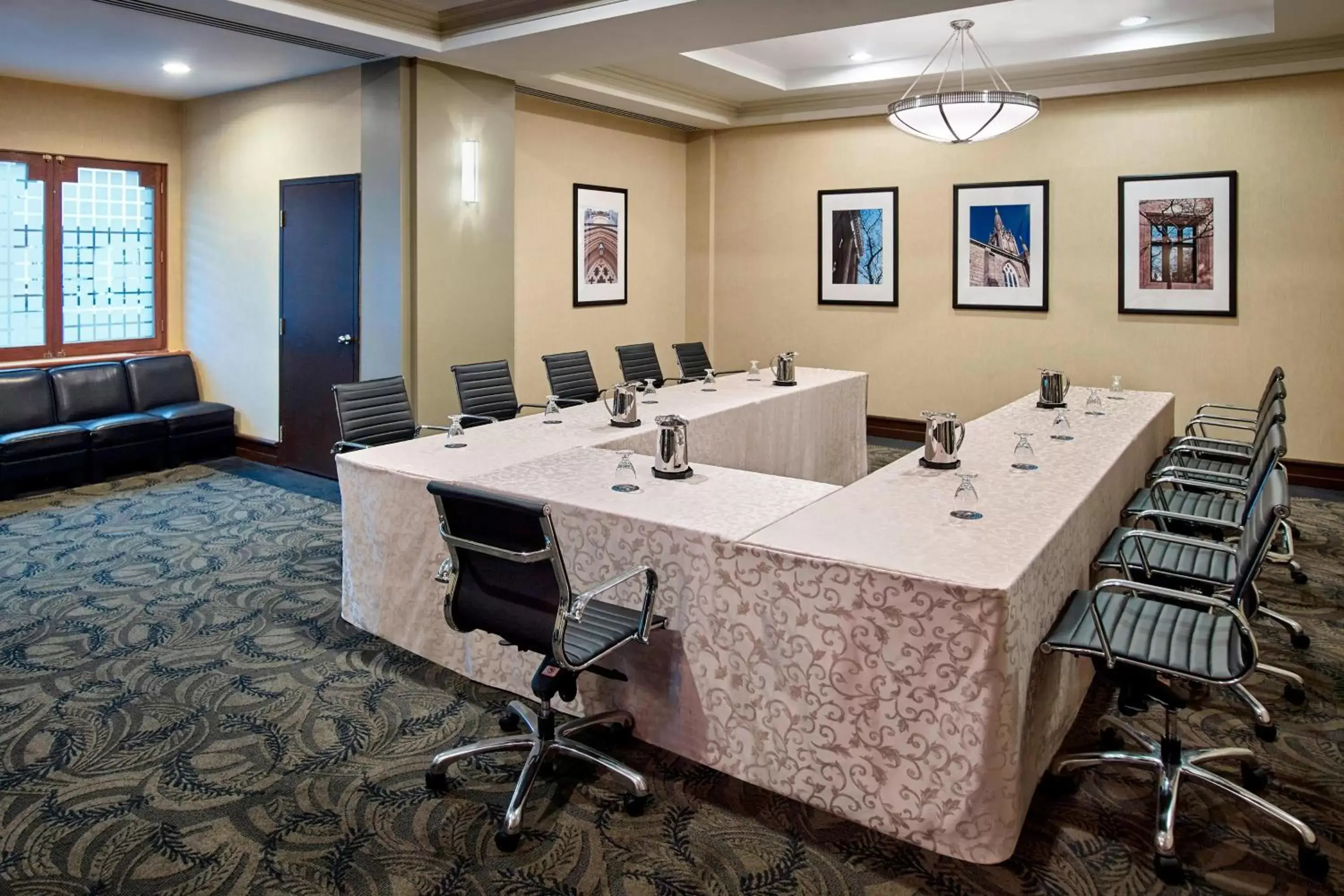 Meeting/conference room in Sheraton Hamilton Hotel
