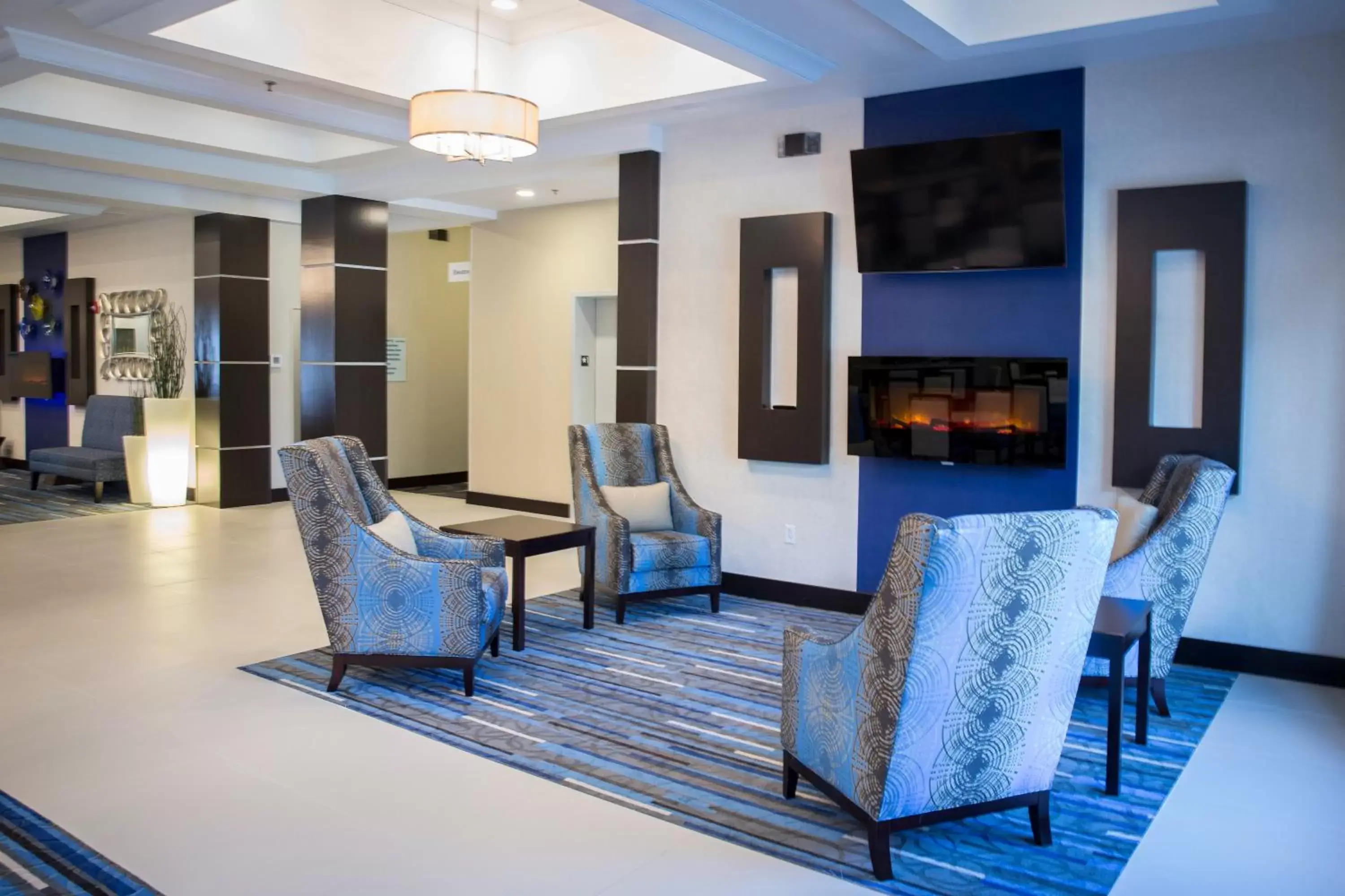Property building, Seating Area in Holiday Inn Express and Suites Edwardsville, an IHG Hotel