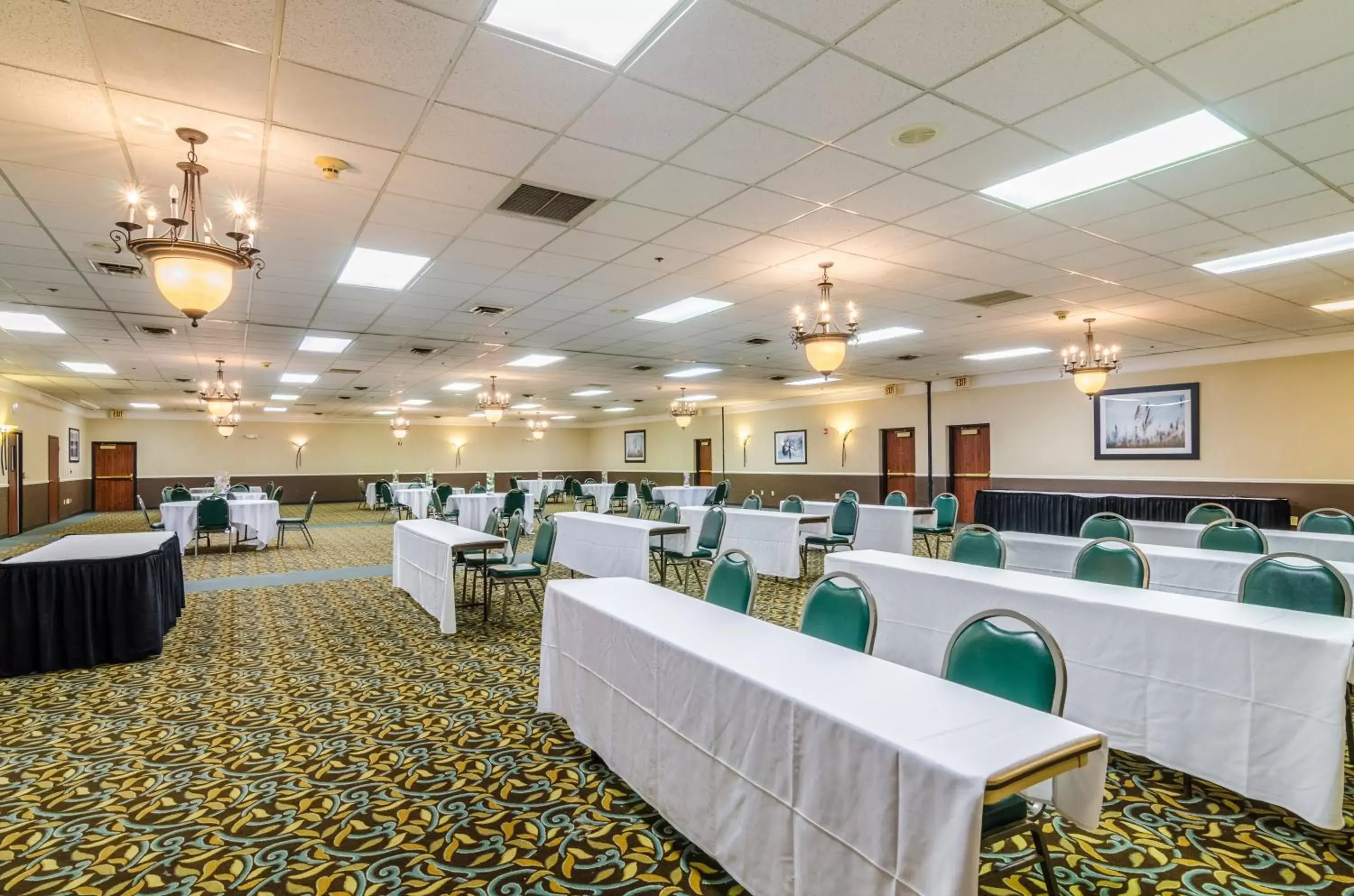 Meeting/conference room in Red Roof Inn & Conference Center Wichita Airport