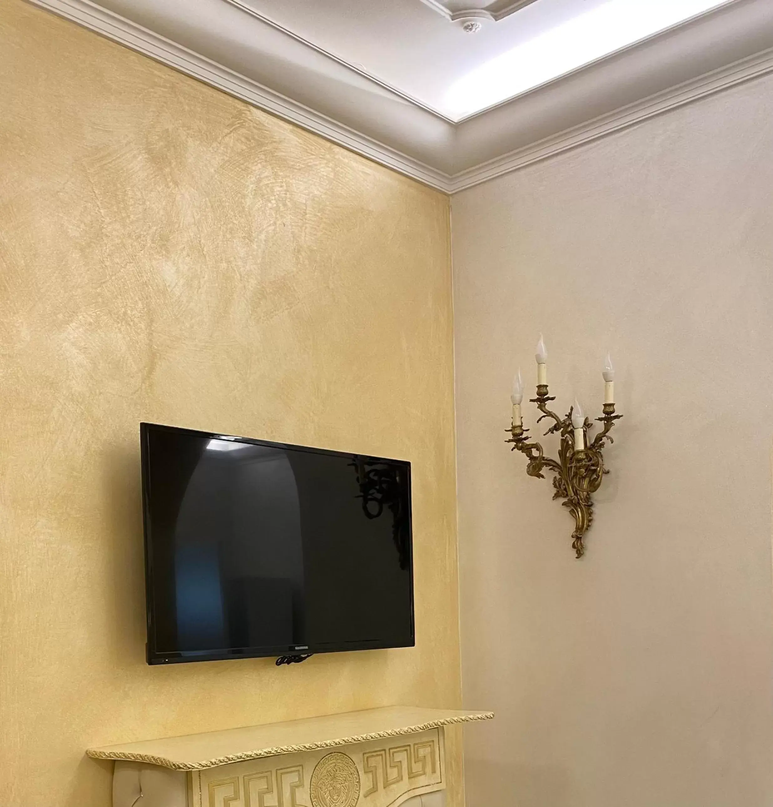 TV and multimedia, TV/Entertainment Center in Suite Incentro Salerno
