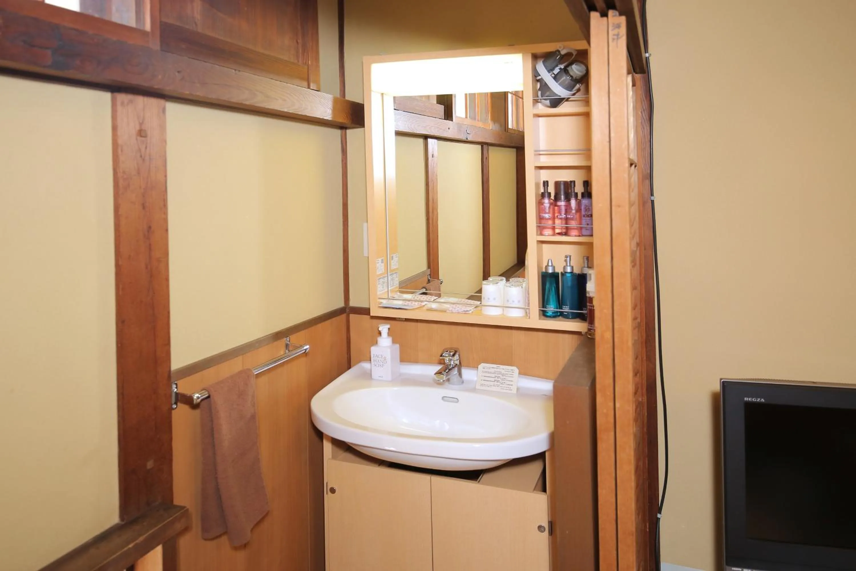 Photo of the whole room in Ryori Ryokan Tsurugata