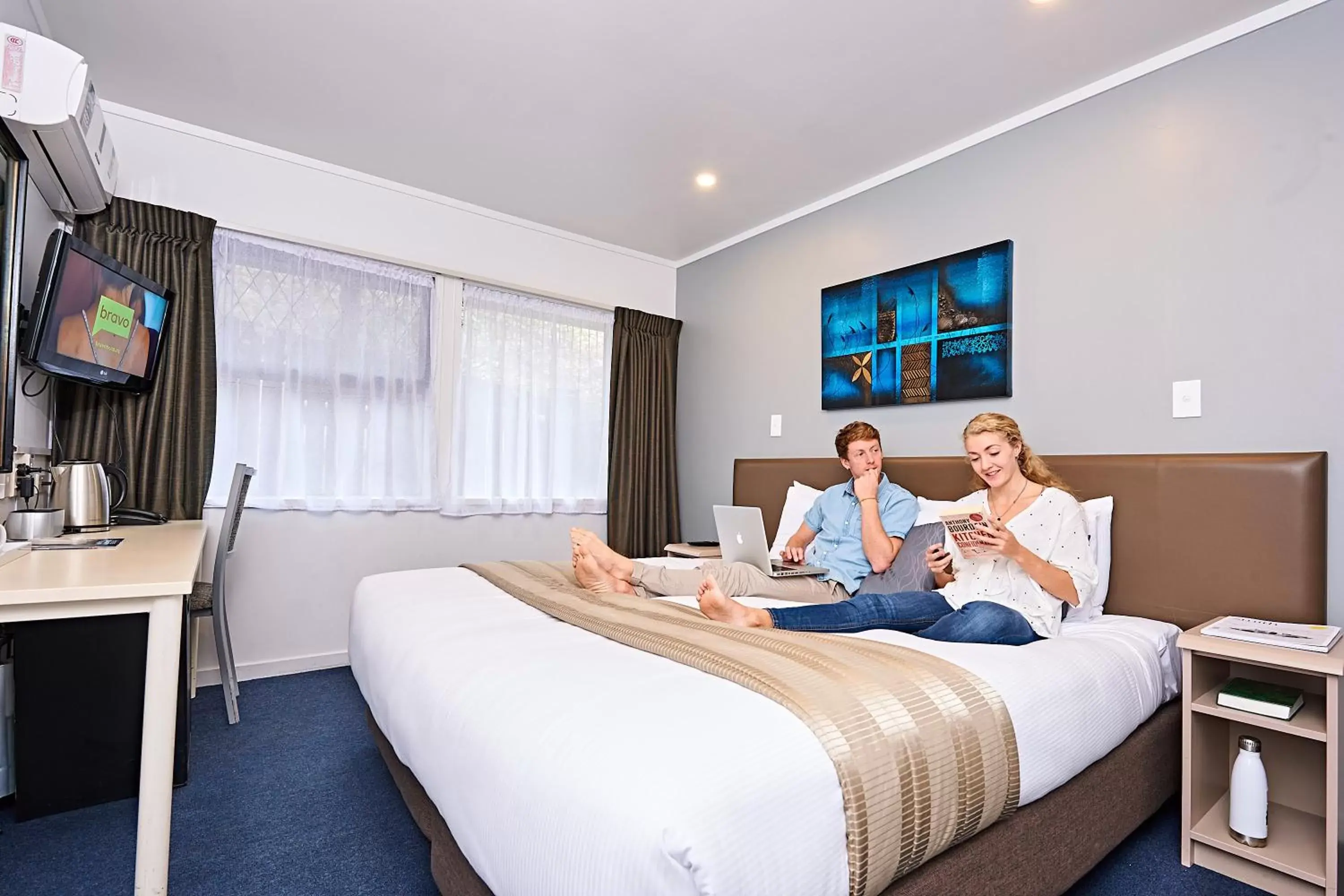 Guests, Bed in Mount Richmond Hotel Guests, Bed in Mount Richmond Hotel