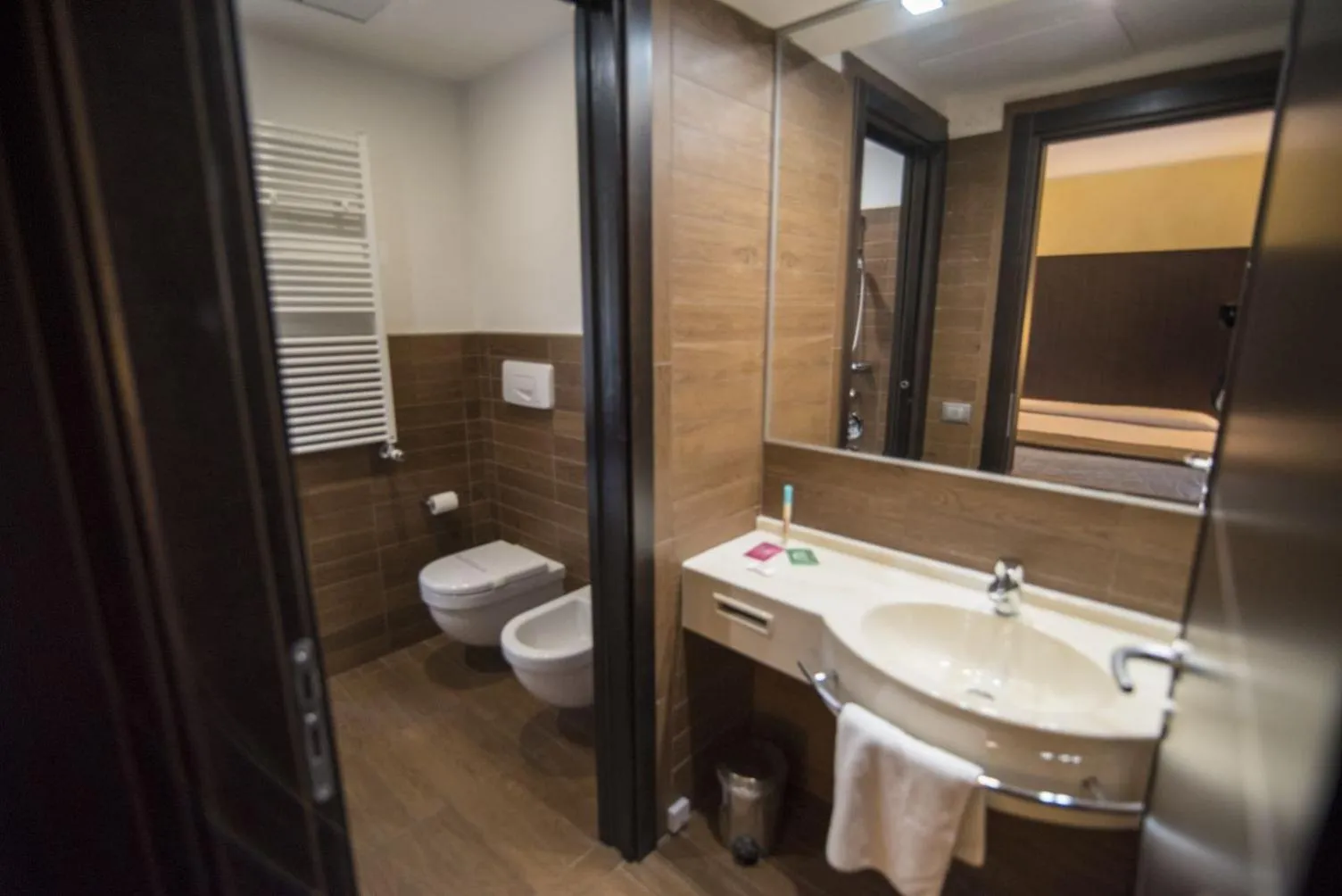 Bathroom in E' Hotel