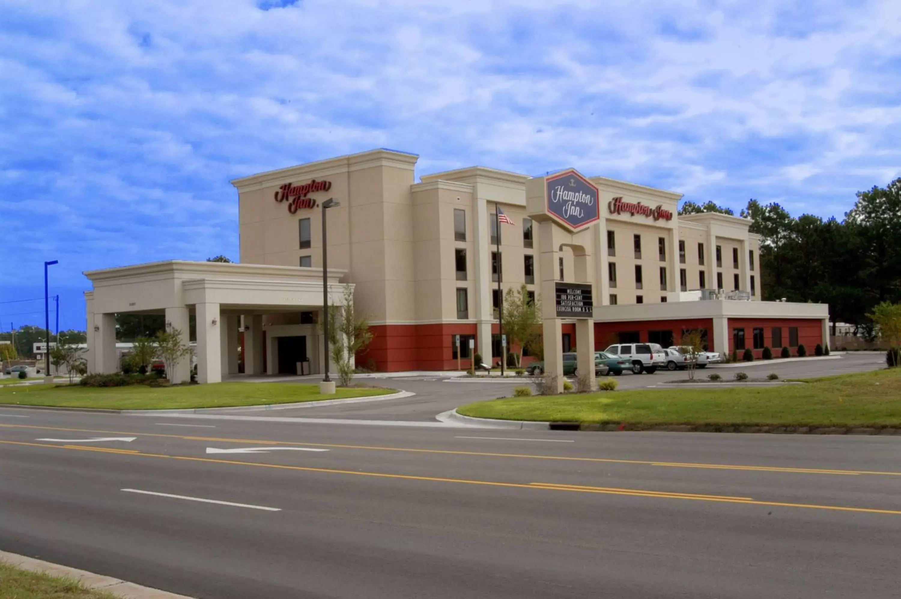 Property Building in Hampton Inn Washington