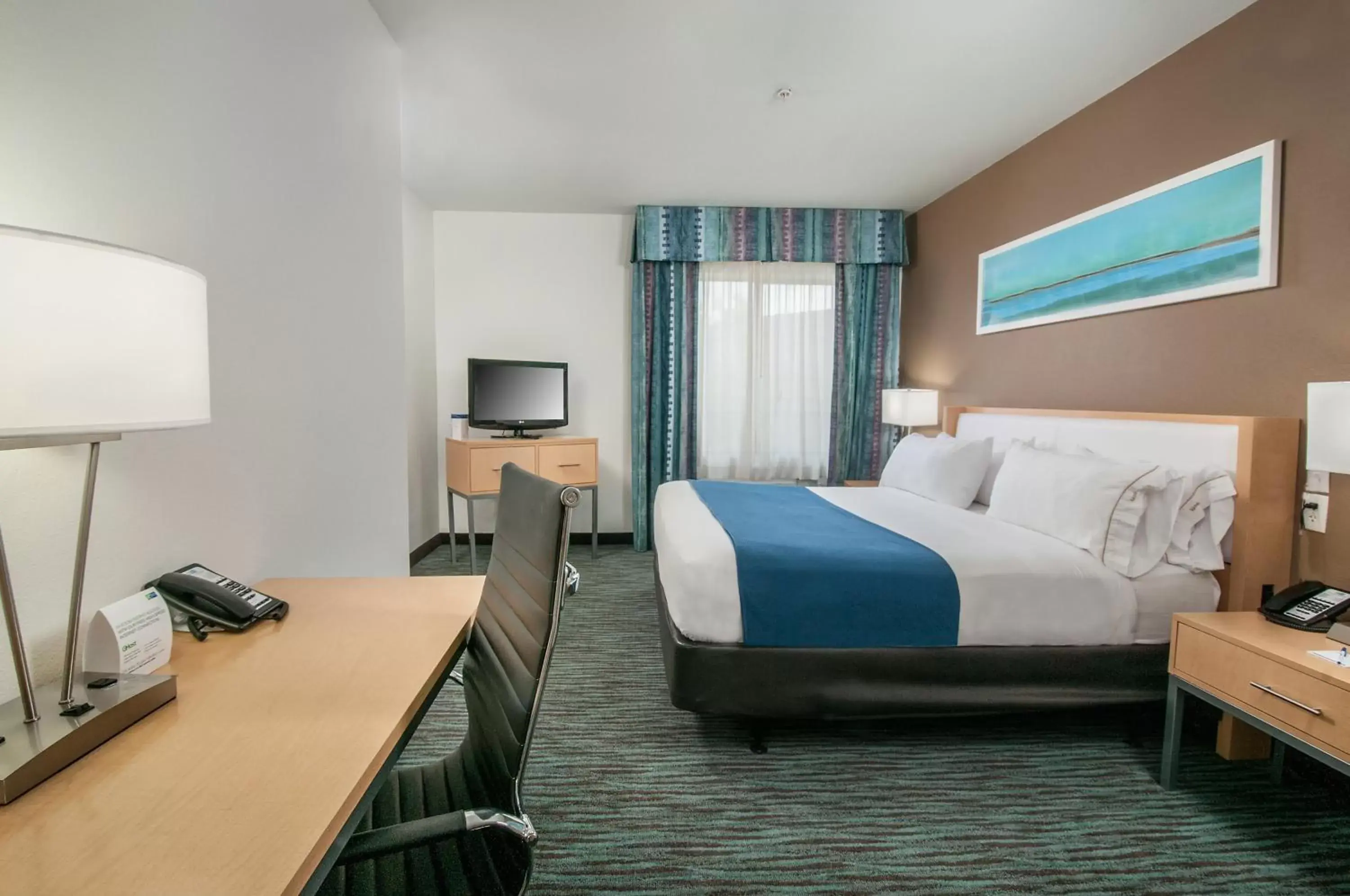 Photo of the whole room in Holiday Inn Express Hotel & Suites San Antonio - Rivercenter Area, an IHG Hotel