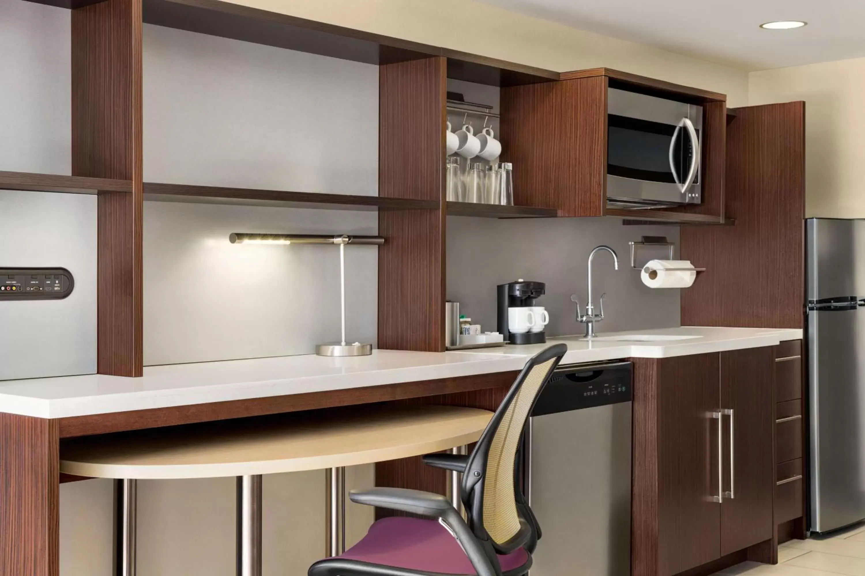 Kitchen or kitchenette, Kitchen/Kitchenette in Home2 Suites by Hilton Salt Lake City/Layton