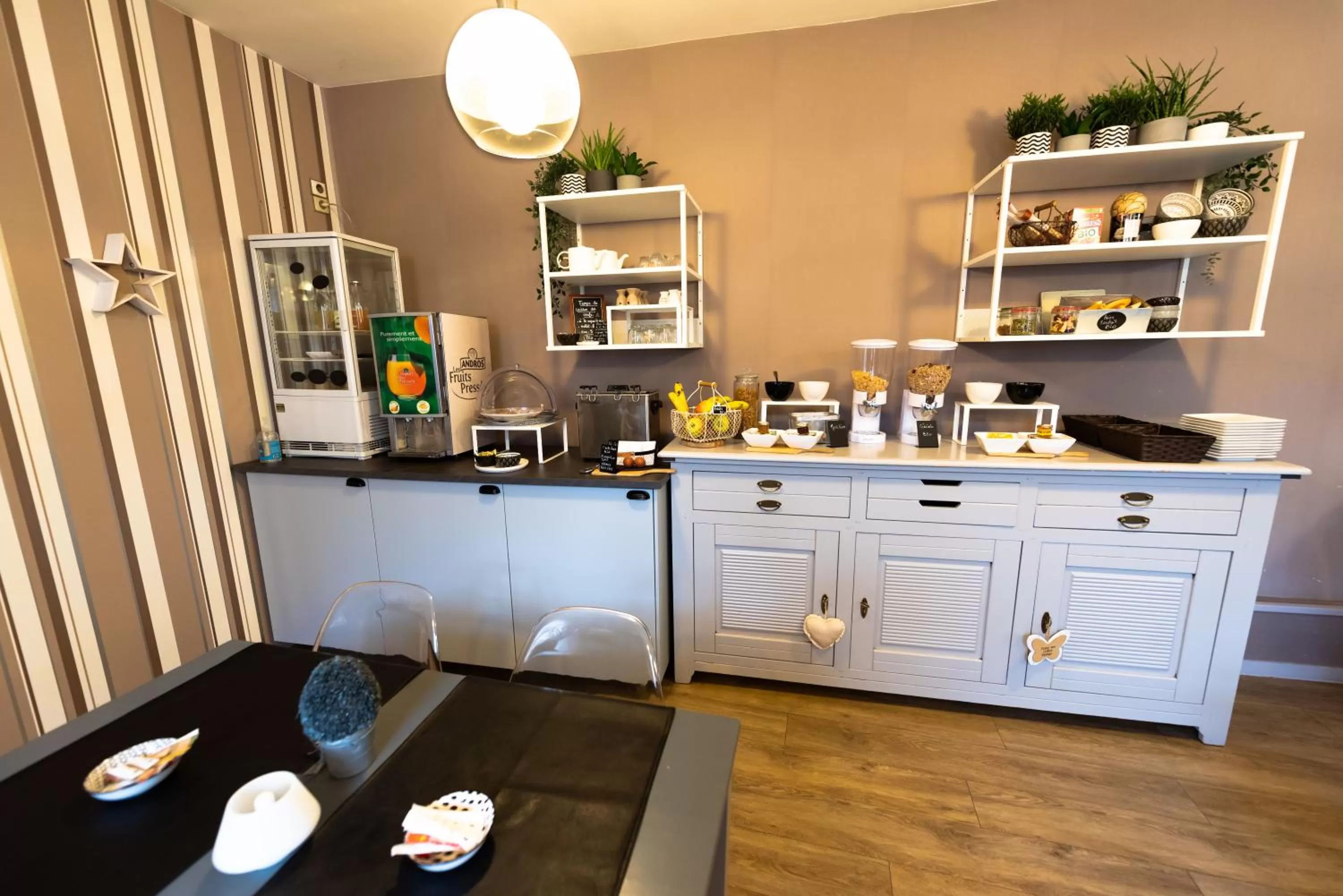 Breakfast in Hôtel Le Lion D'or