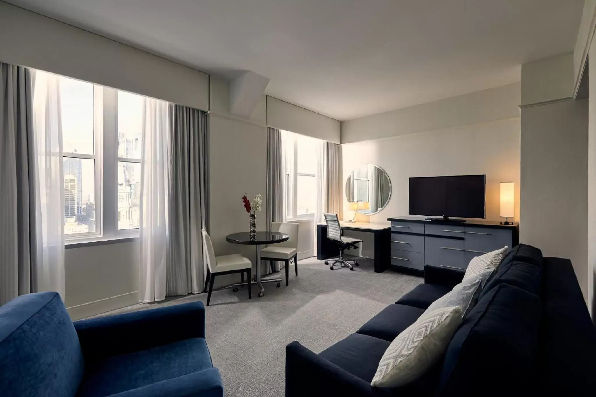 Bedroom, Seating Area in Loews Philadelphia Hotel