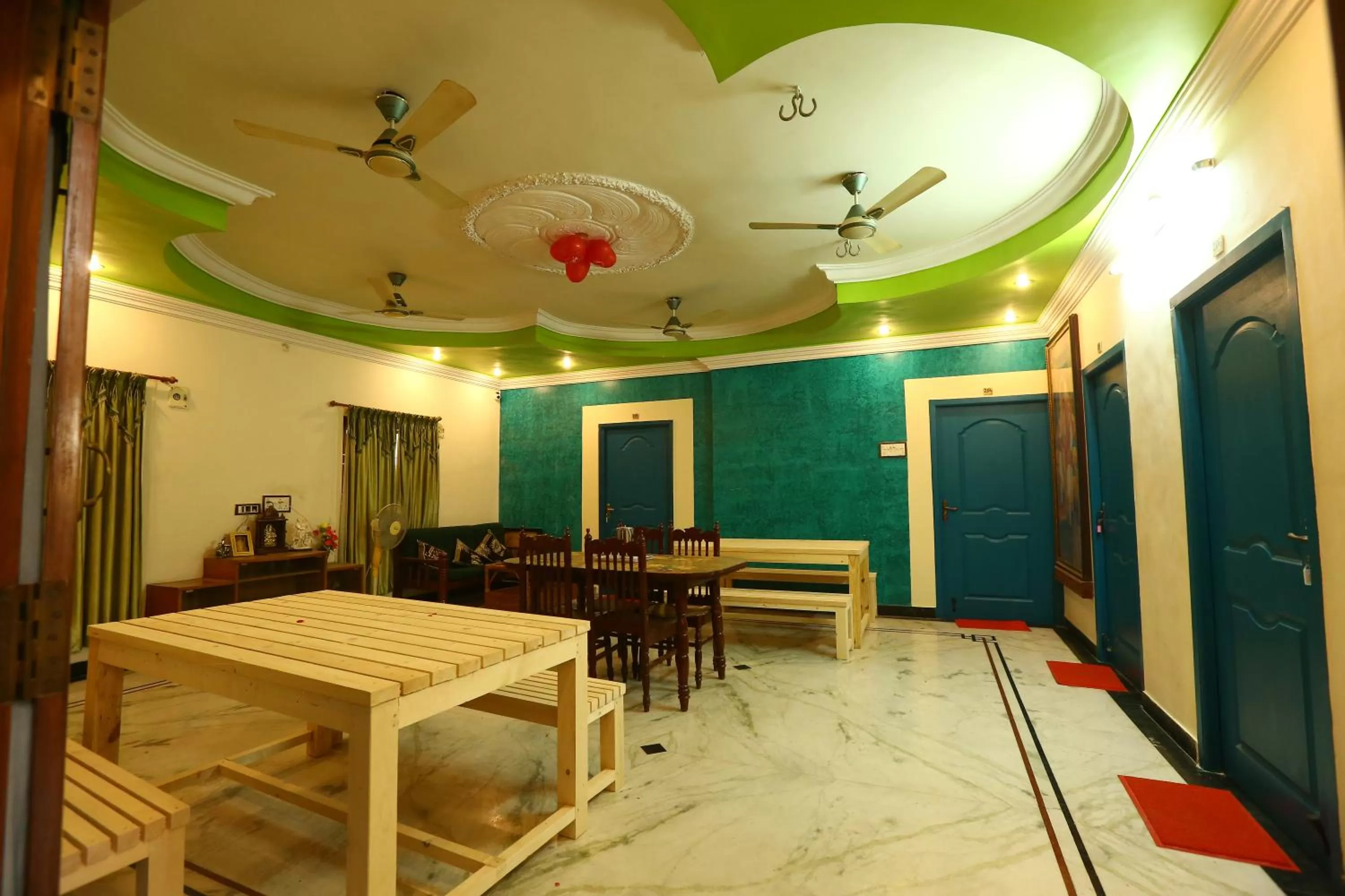 Dining area in Zingle Stay Airport Hotel