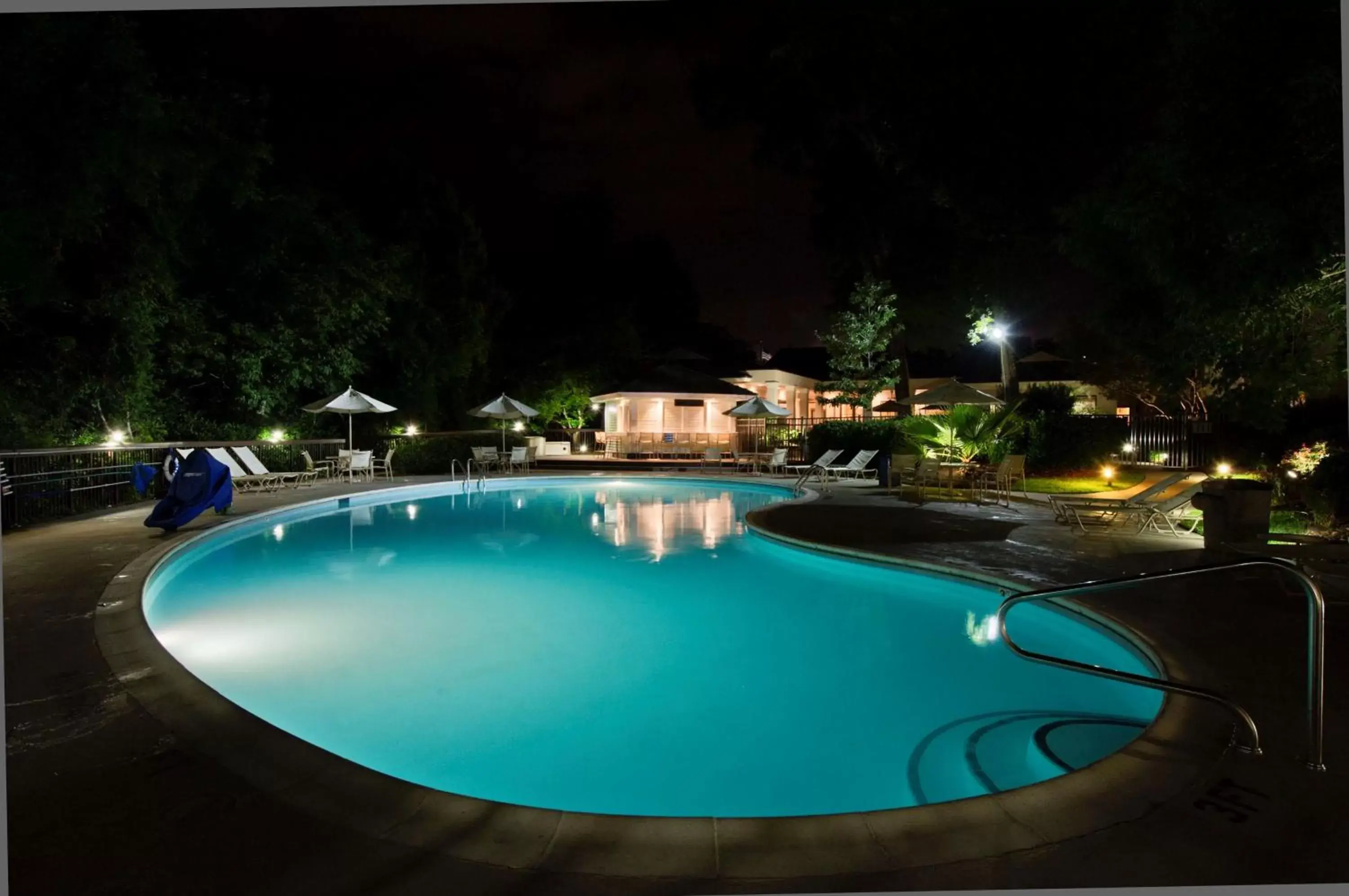 Property building, Swimming Pool in Hampton Inn & Suites Wilmington/Wrightsville Beach