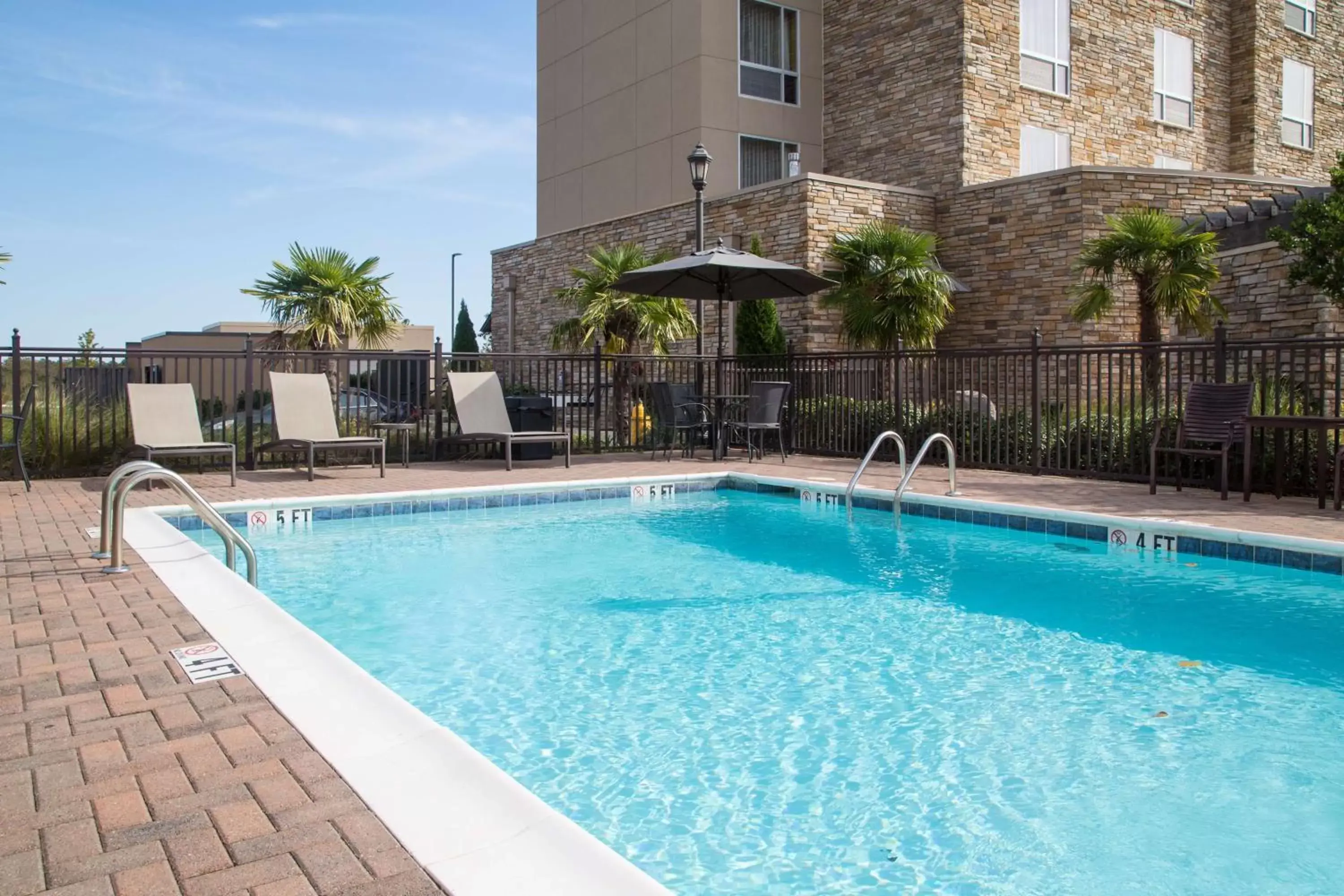 Property building, Swimming Pool in Hampton Inn Oxford/Conference Center