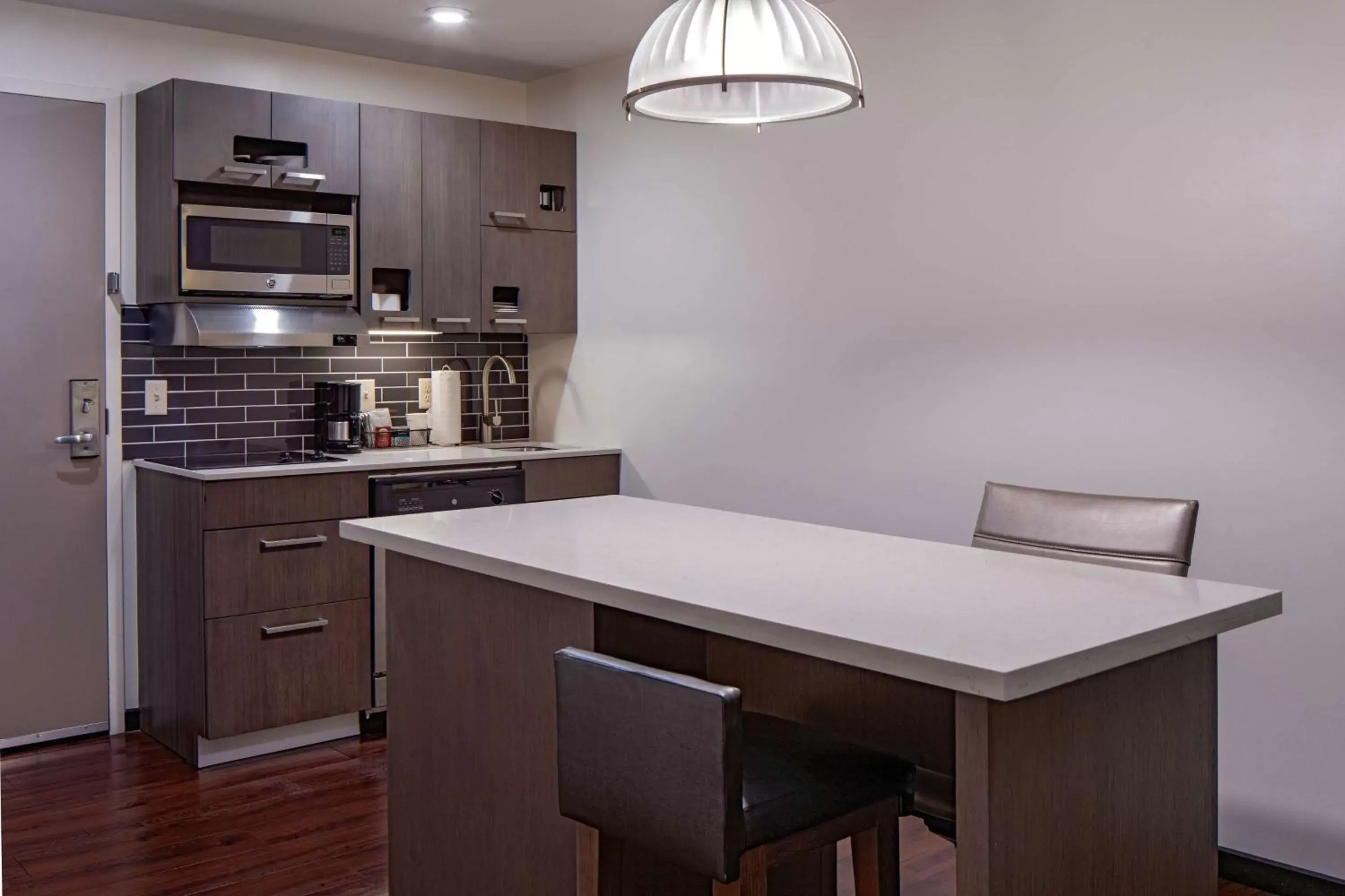 Bedroom, Kitchen/Kitchenette in Hyatt House New Orleans Downtown