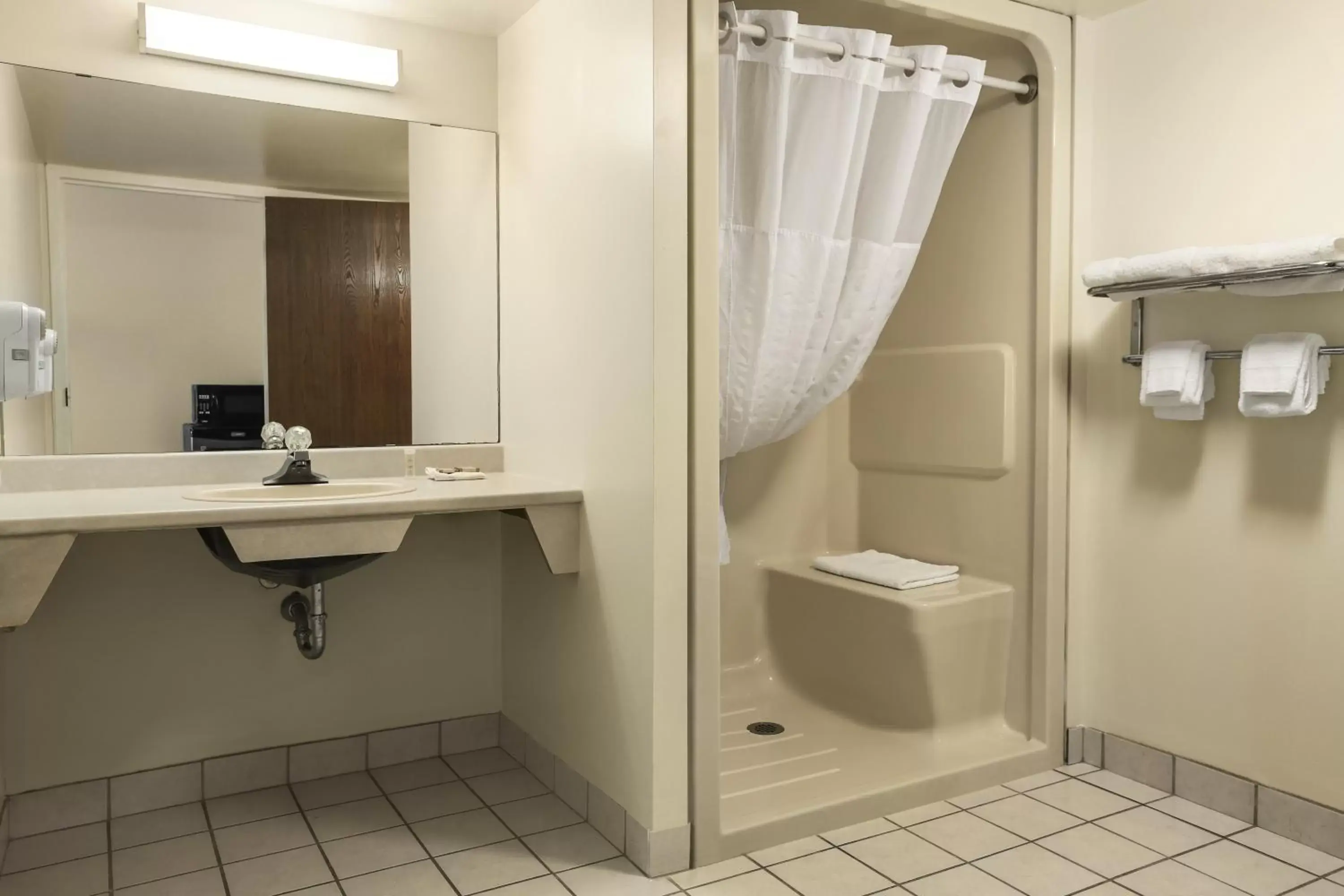 Bathroom in Super 8 by Wyndham North Bay