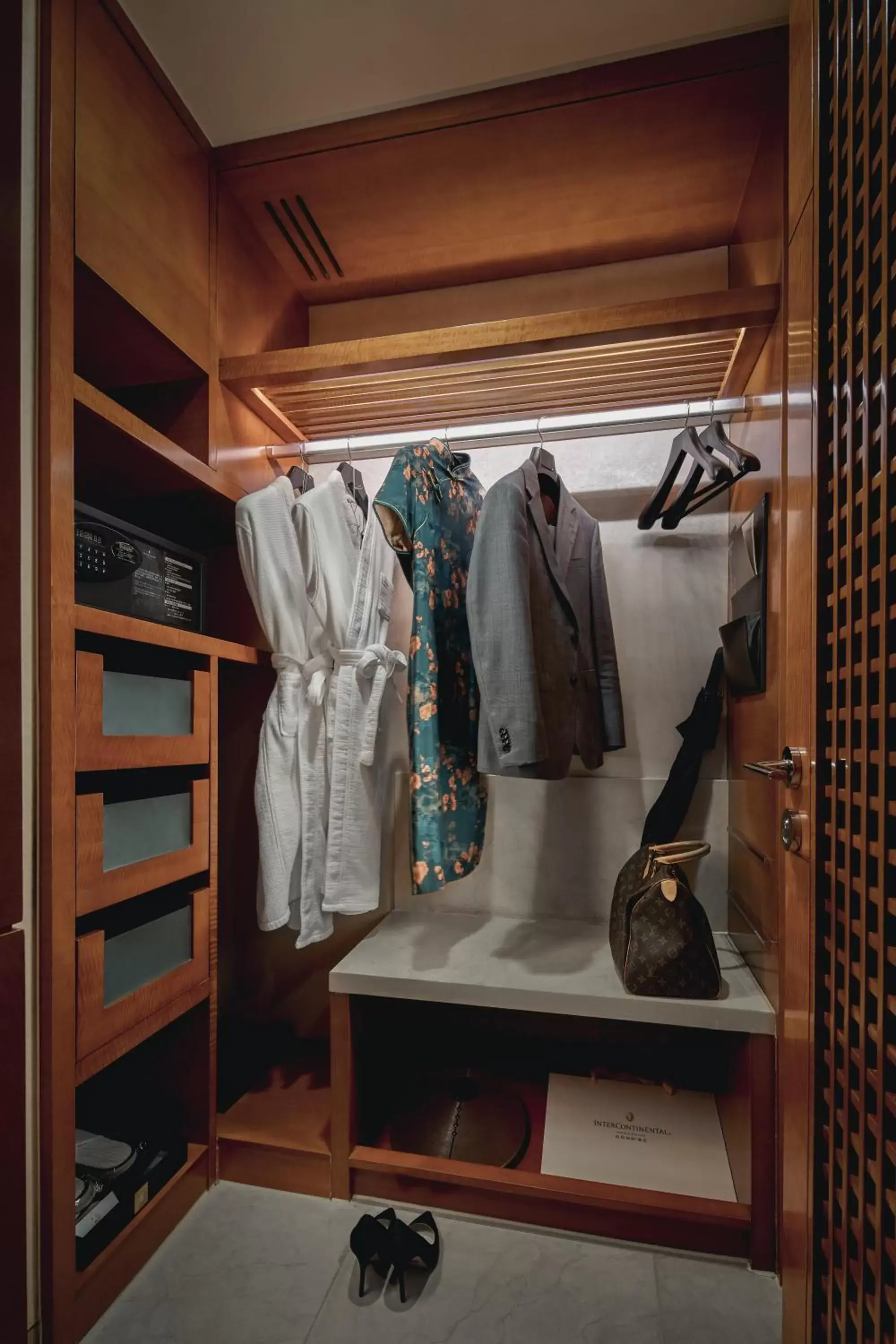 wardrobe in InterContinental Hangzhou, an IHG Hotel