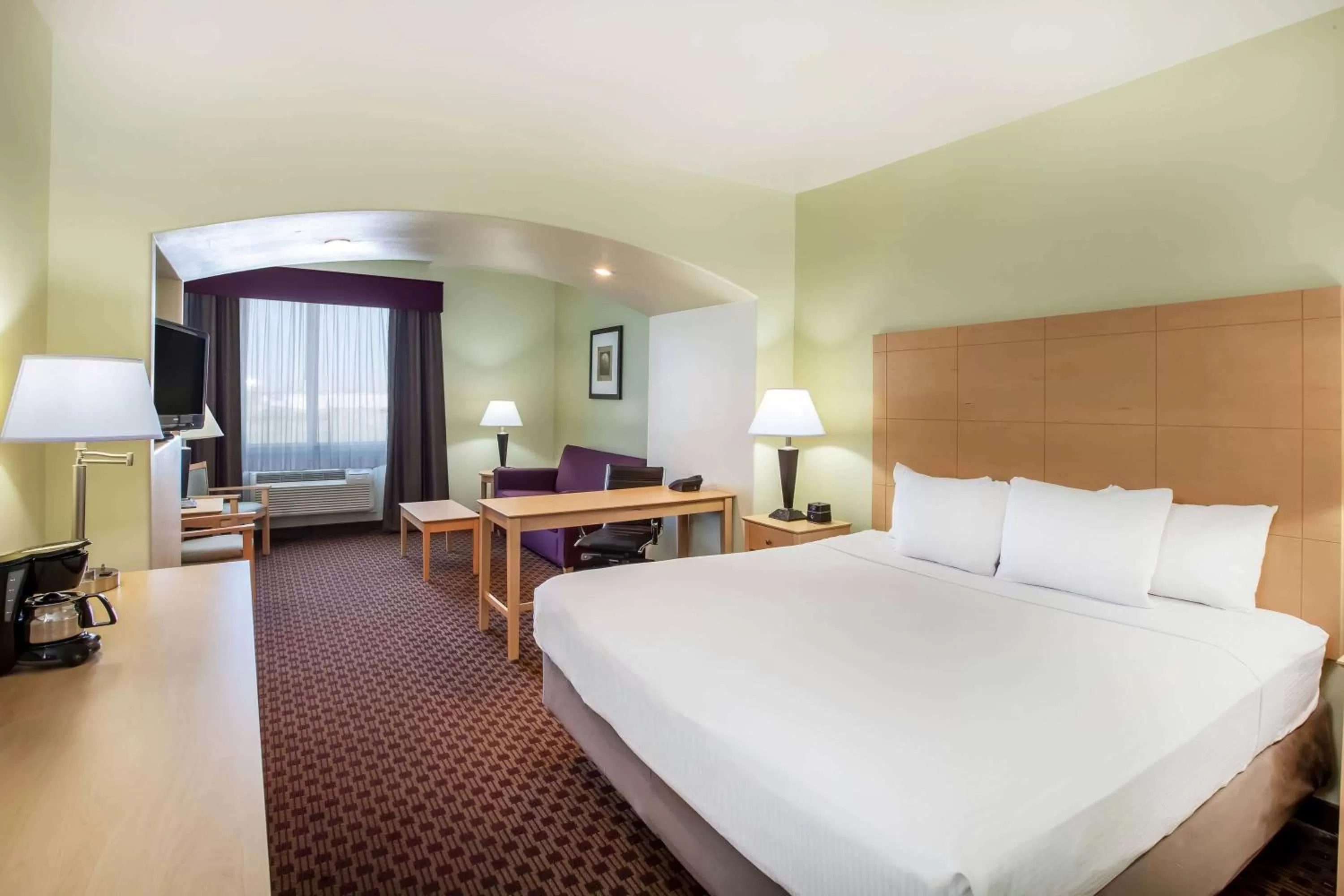 Photo of the whole room, Bed in La Quinta by Wyndham Odessa North