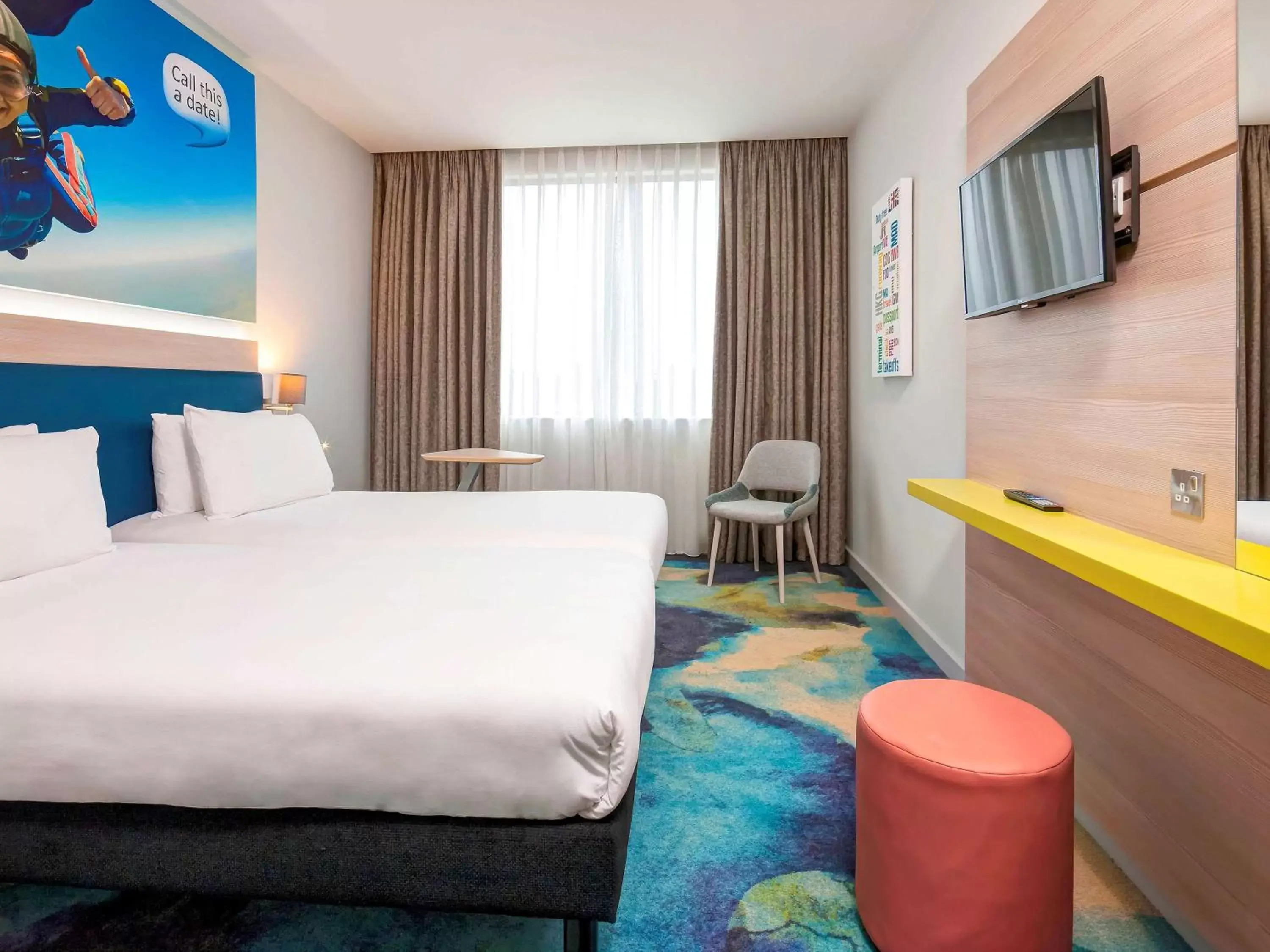 Photo of the whole room, Bed in ibis Styles London Heathrow Airport