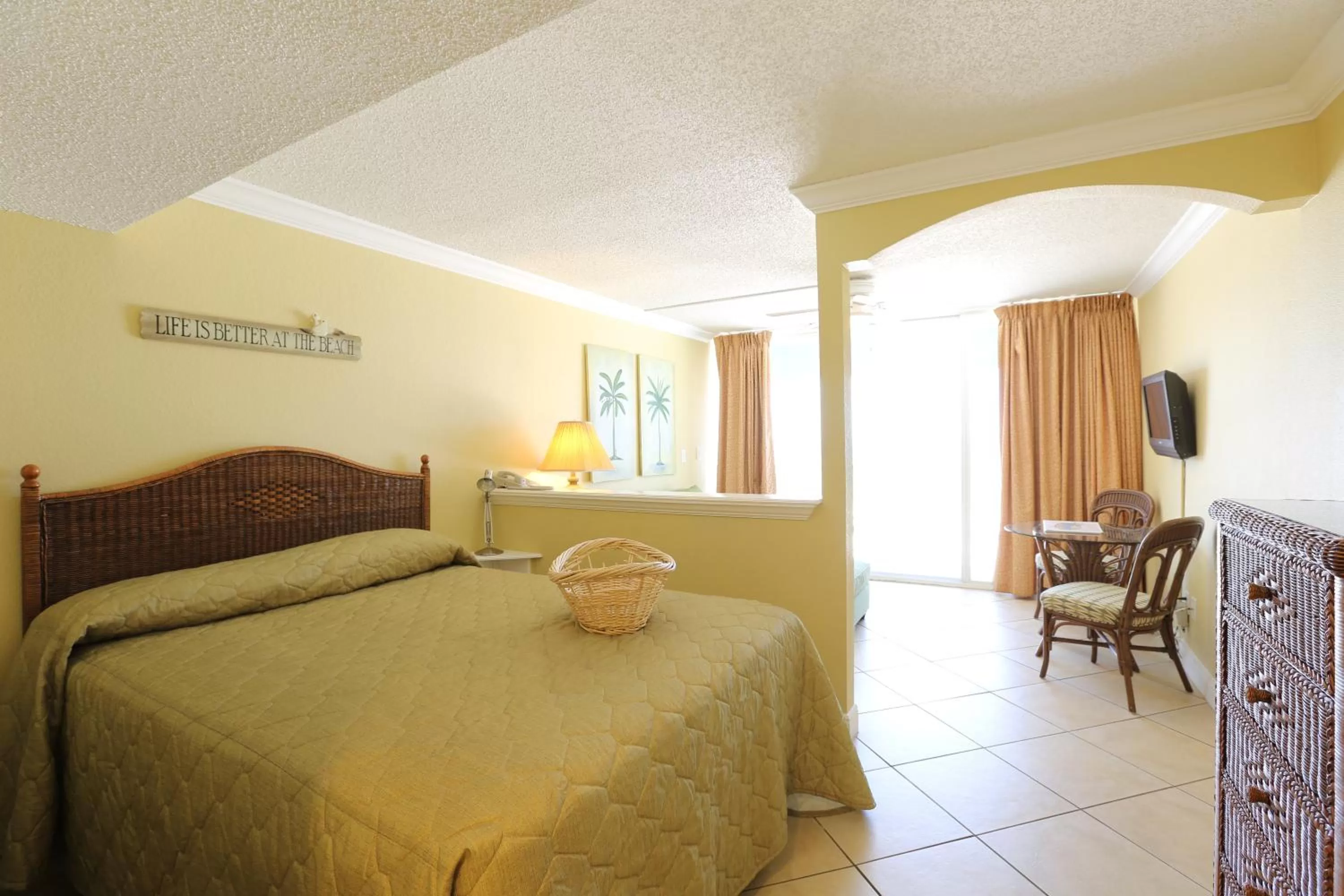 Bedroom, Bed in Barefoot Beach Club