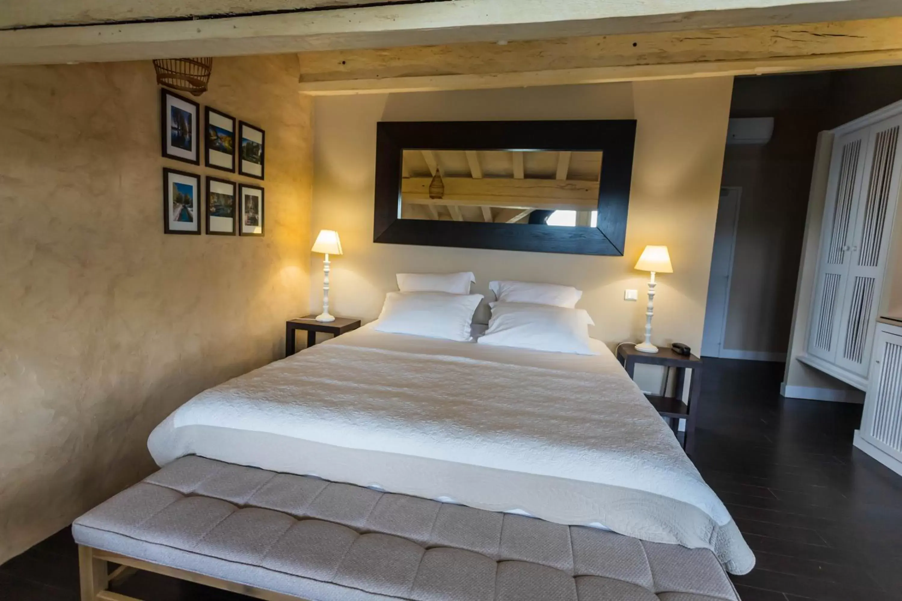 Photo of the whole room, Bed in HOTEL restaurant CÔTE GARONNE le BALCON DES DAMES - Tonneins Marmande Agen - chambres climatisées