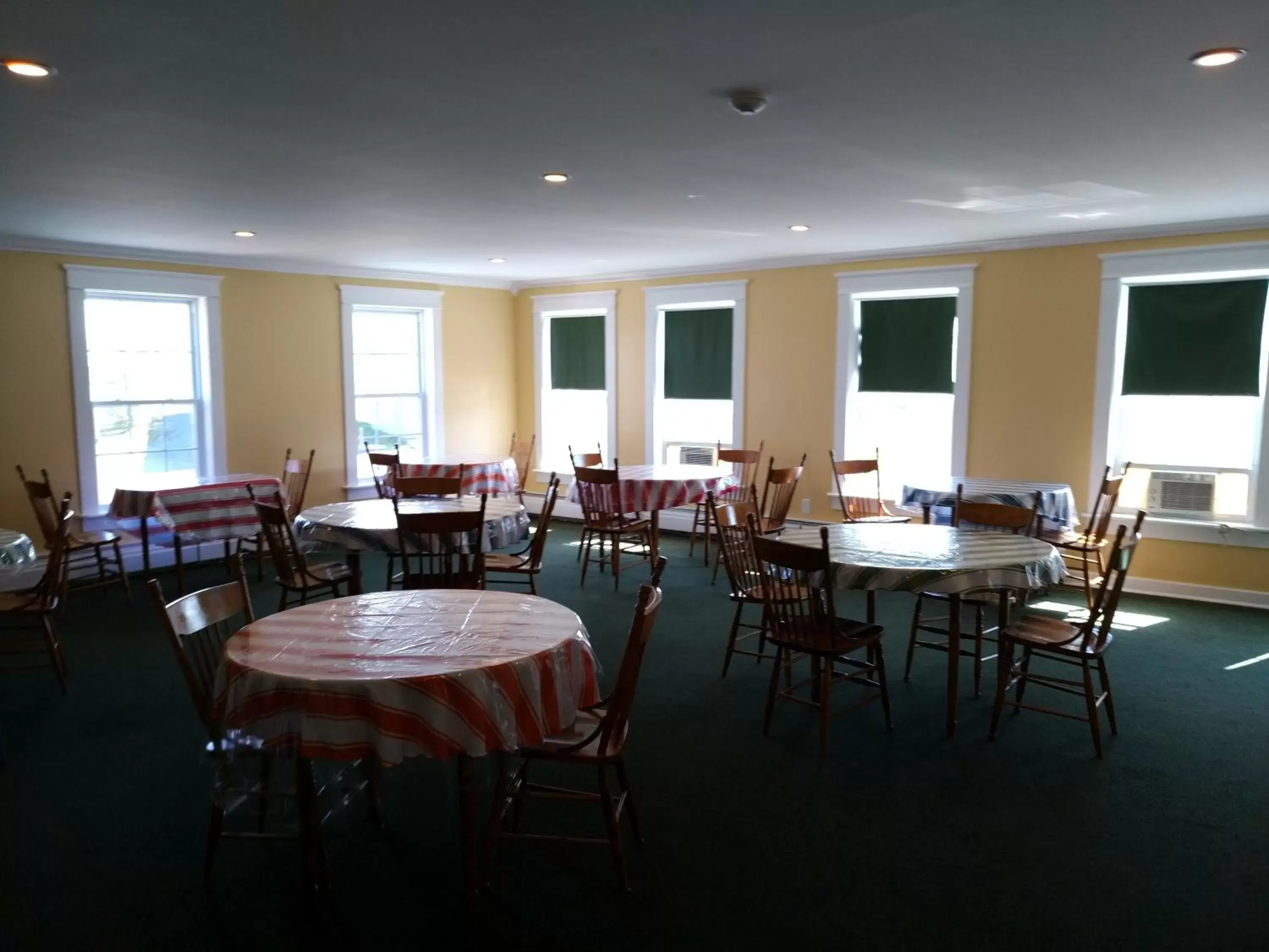 Continental breakfast, Restaurant/Places to Eat in Grenfell Heritage Hotel & Suites