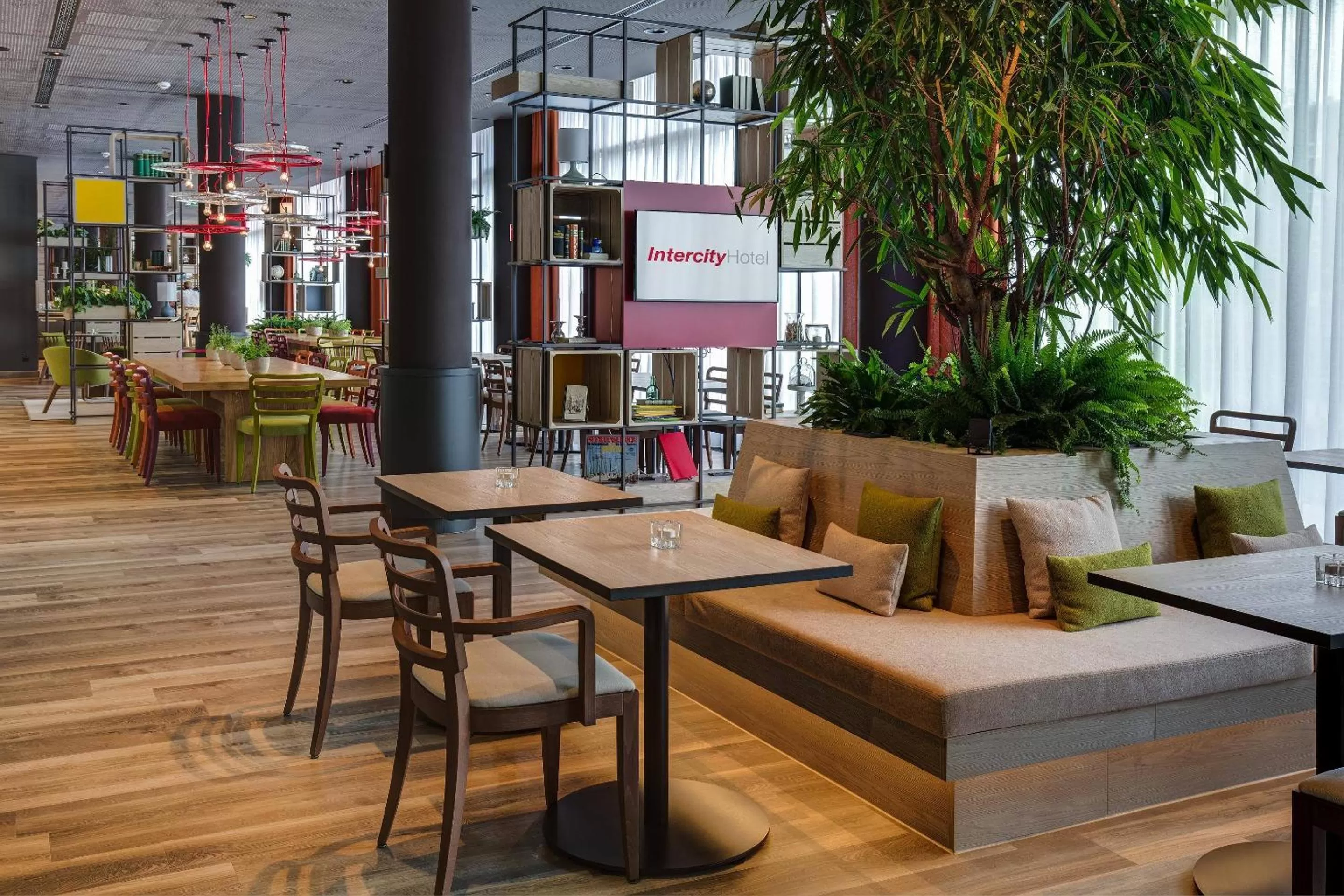 Restaurant/places to eat in IntercityHotel Duisburg