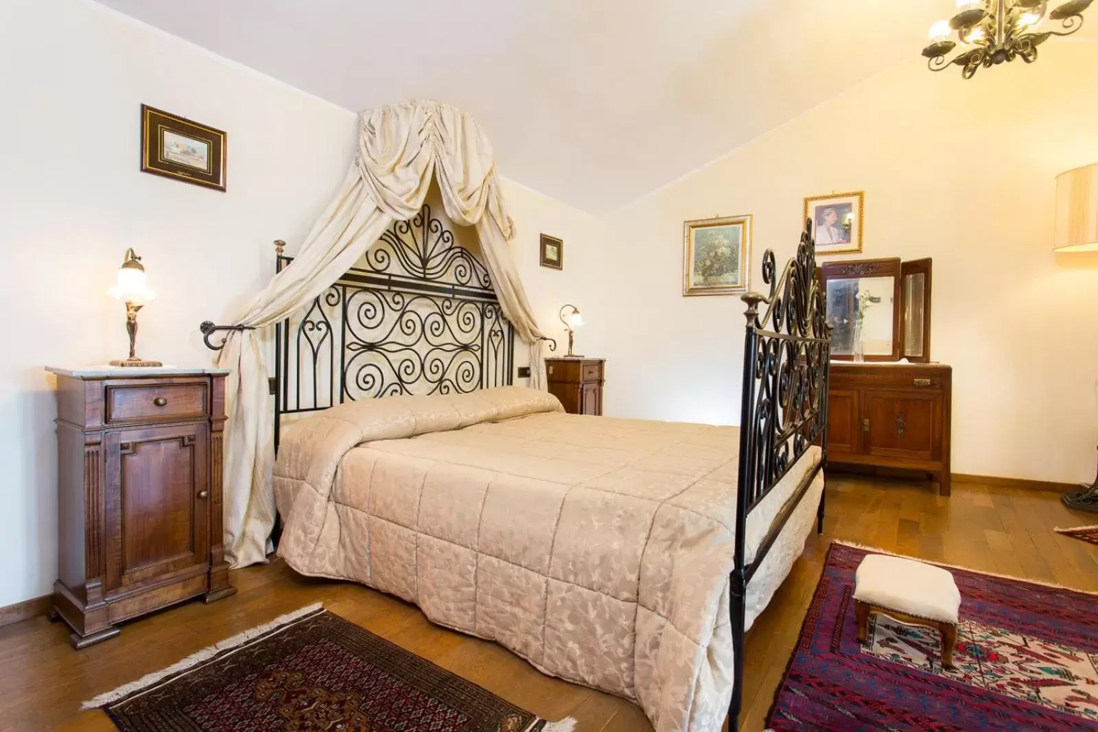Bedroom, Bed in Castello di Altomonte