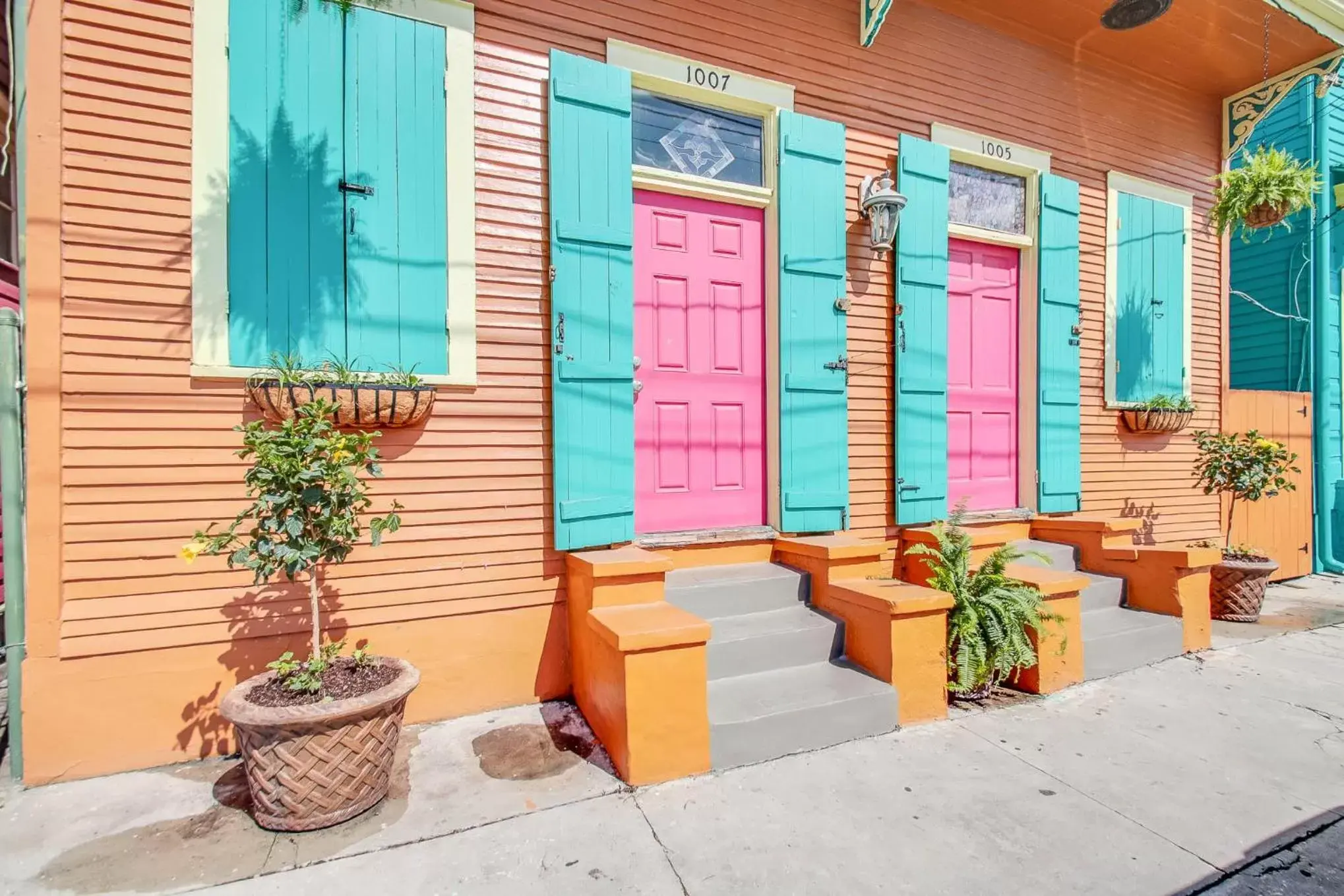 Property building in Olde Town Inn New Orleans