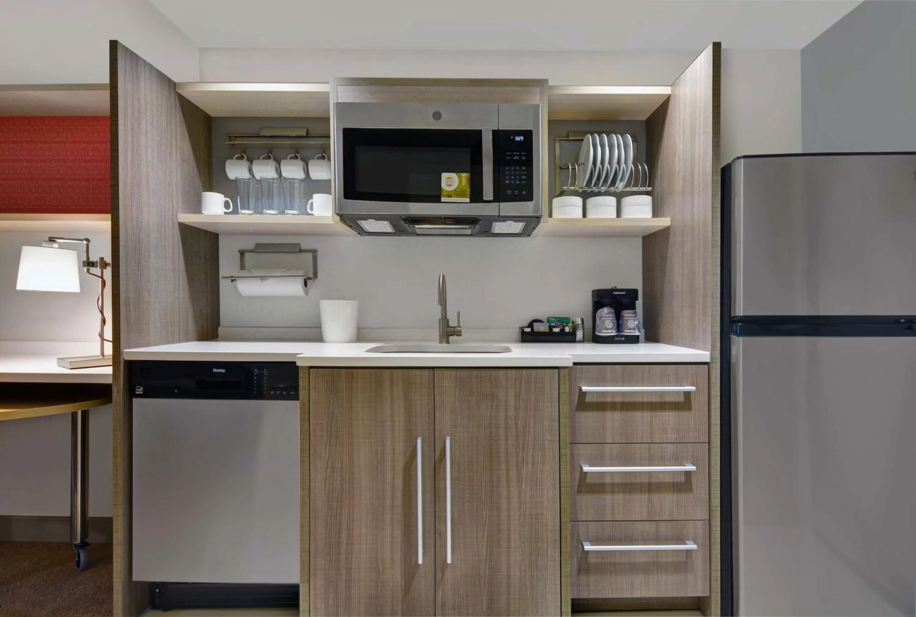 Kitchen or kitchenette in Home2 Suites By Hilton Largo, Fl